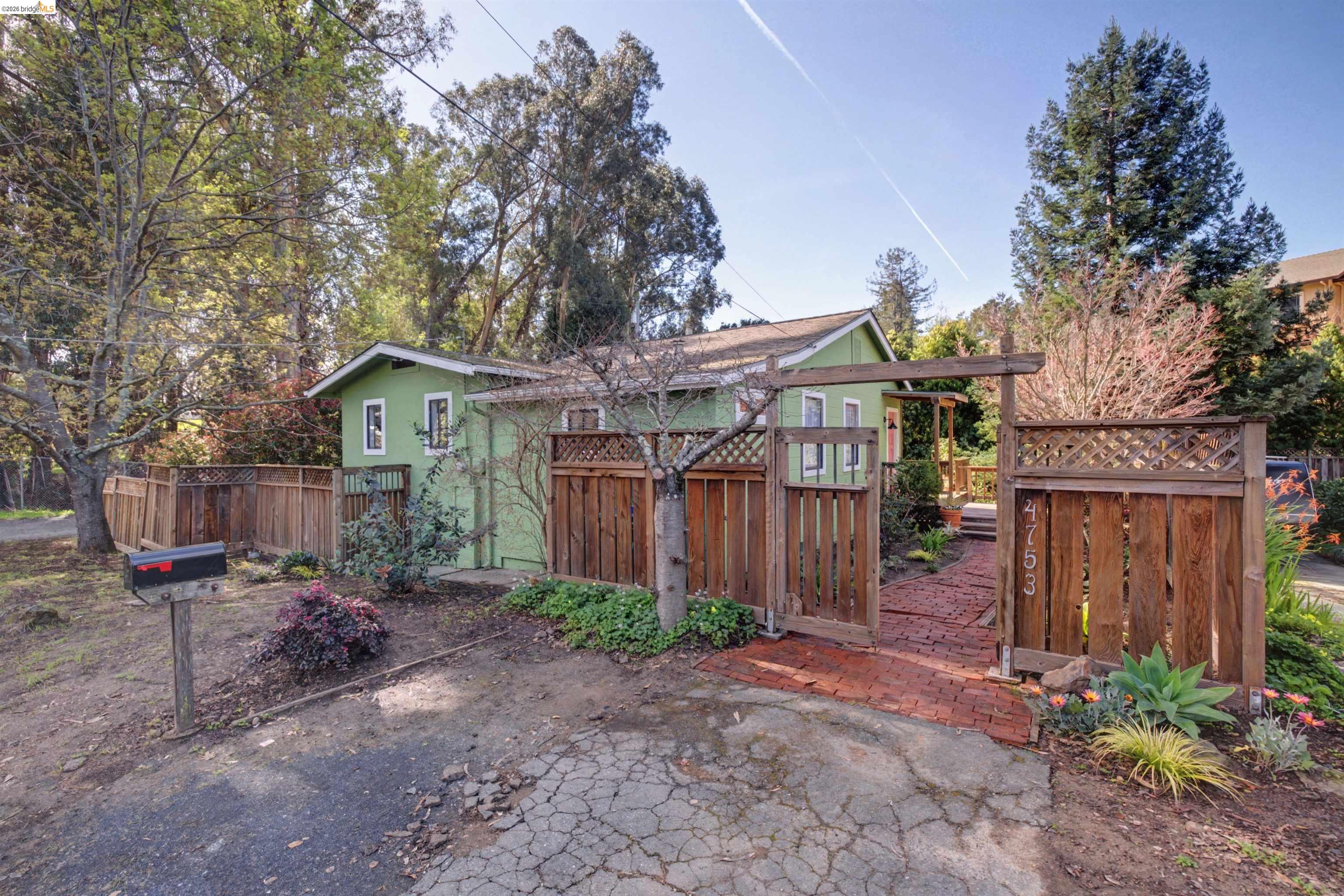 4753 Mountain Blvd