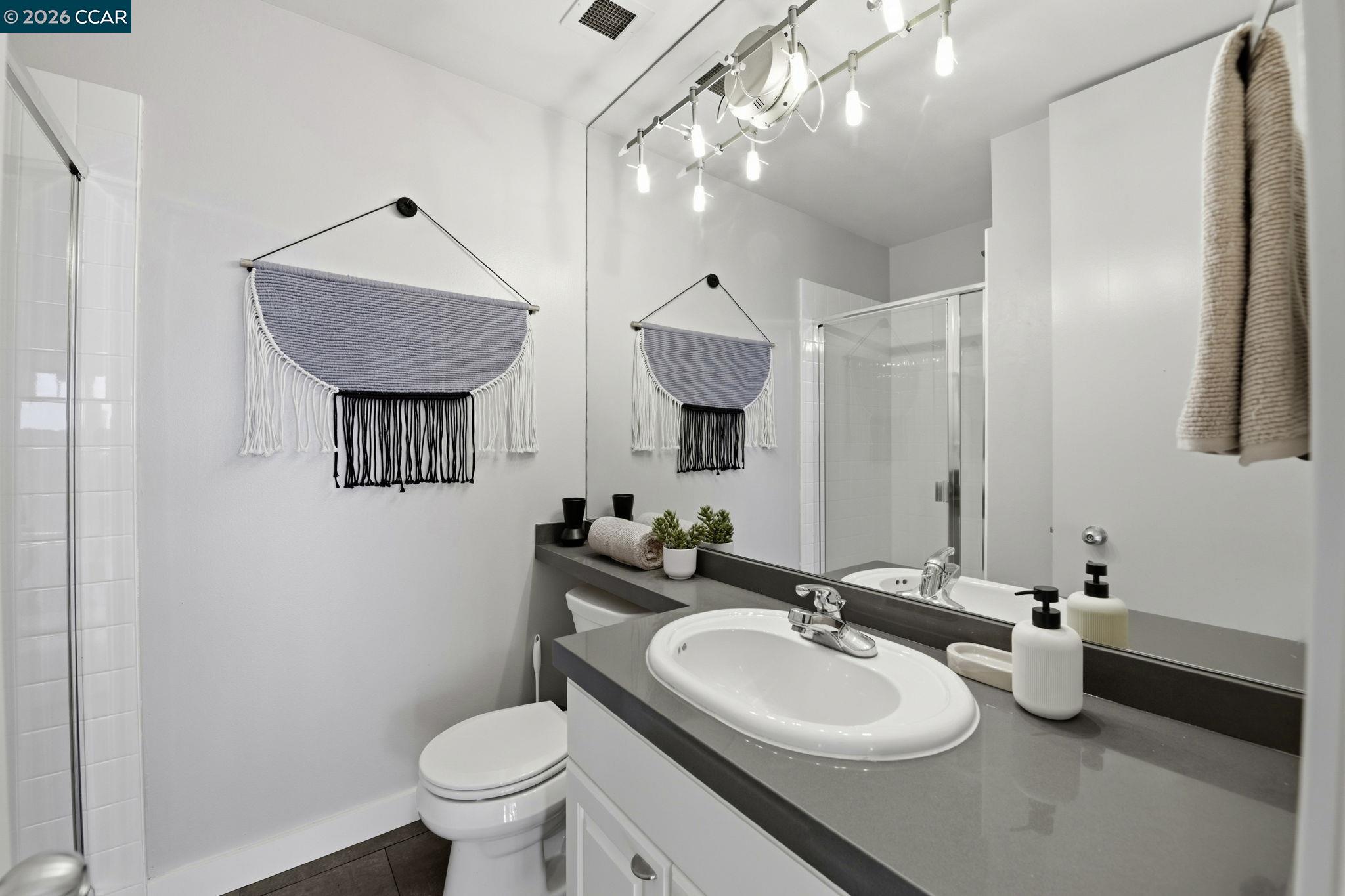 565 Bellevue Ave # 1403