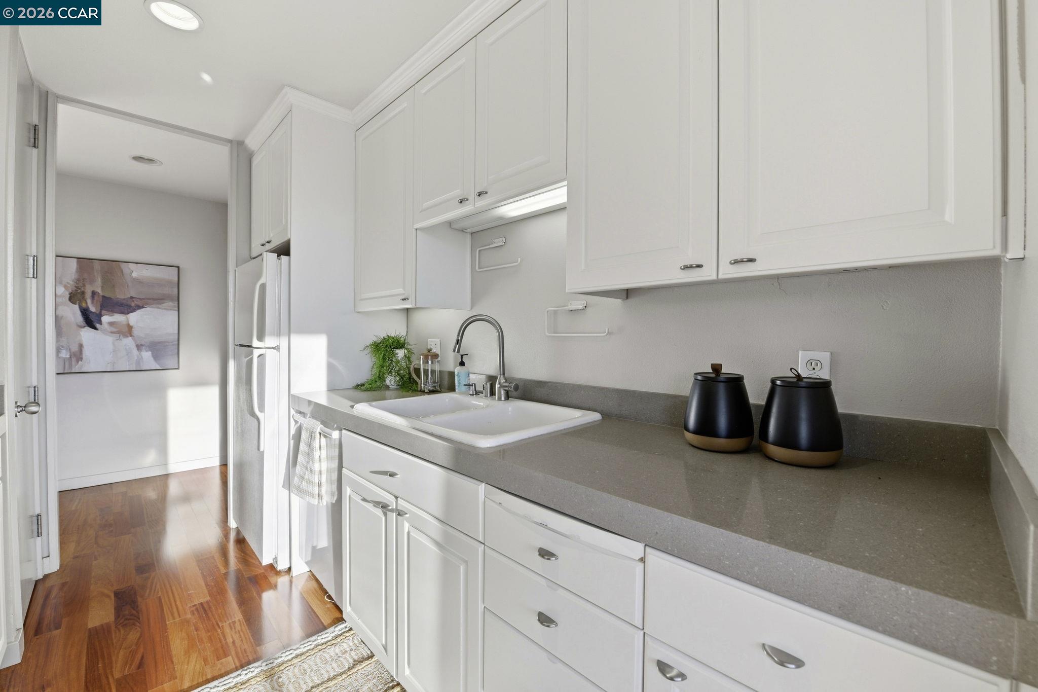 565 Bellevue Ave # 1403