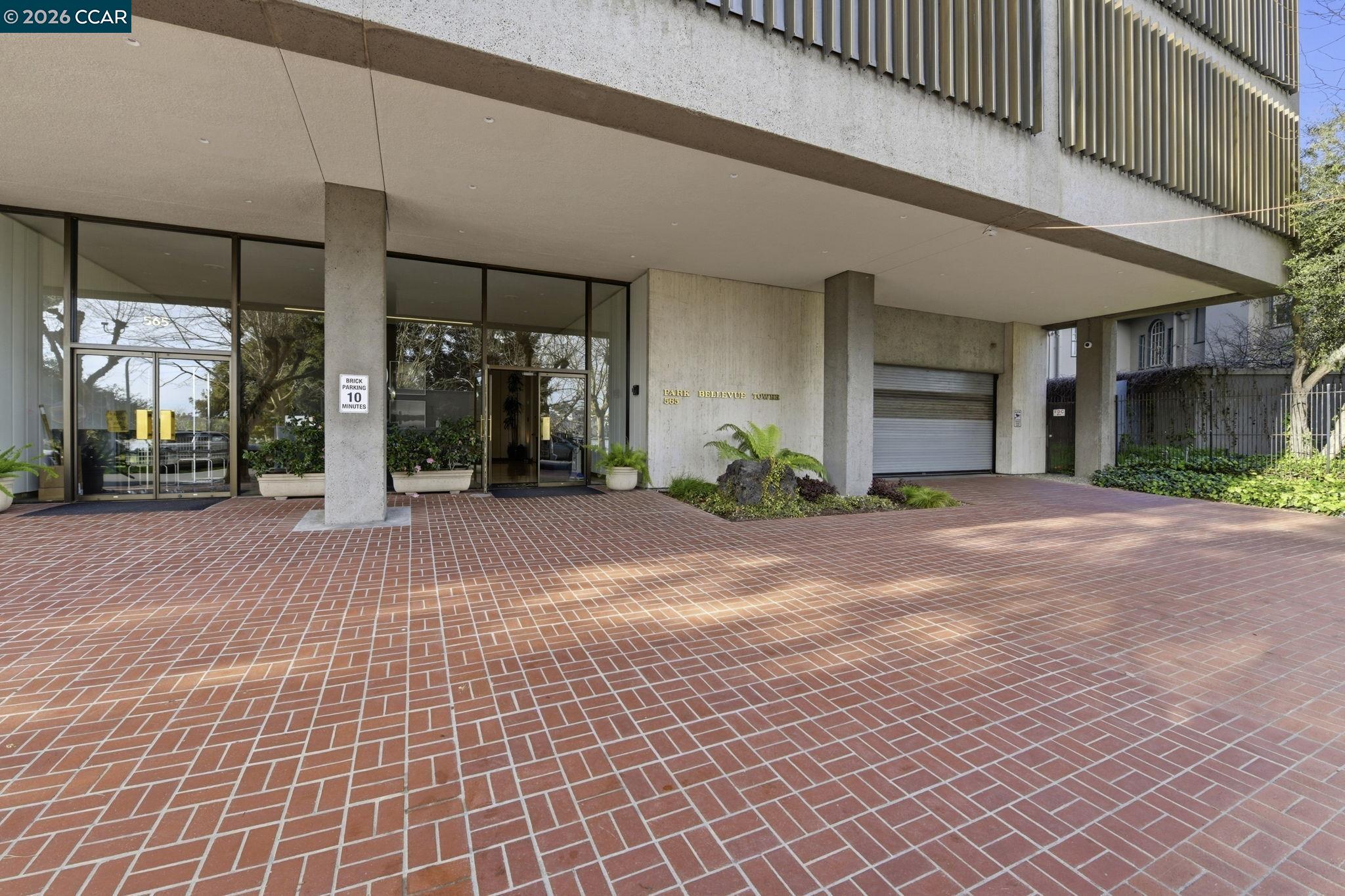 565 Bellevue Ave # 1403