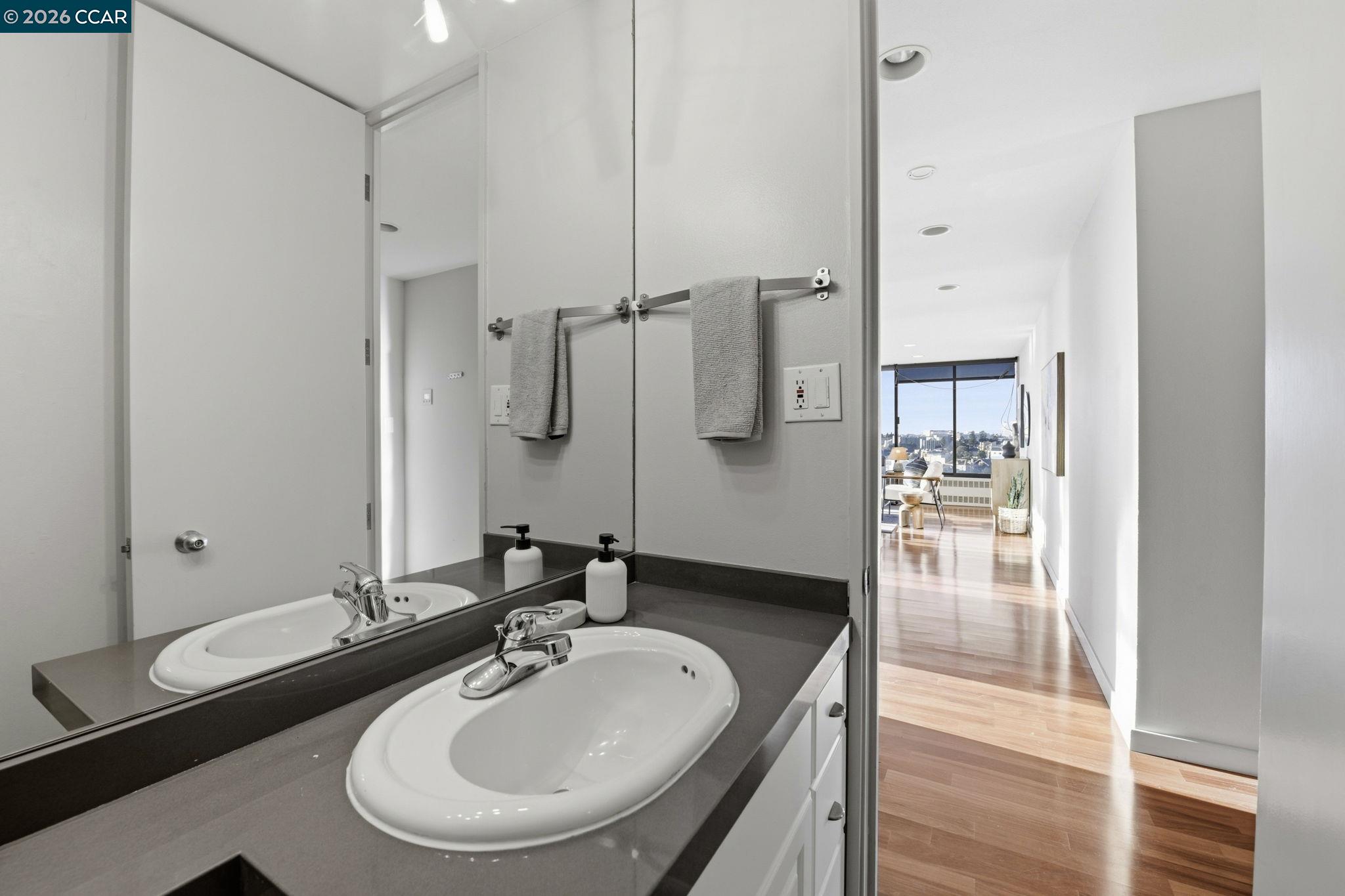 565 Bellevue Ave # 1403