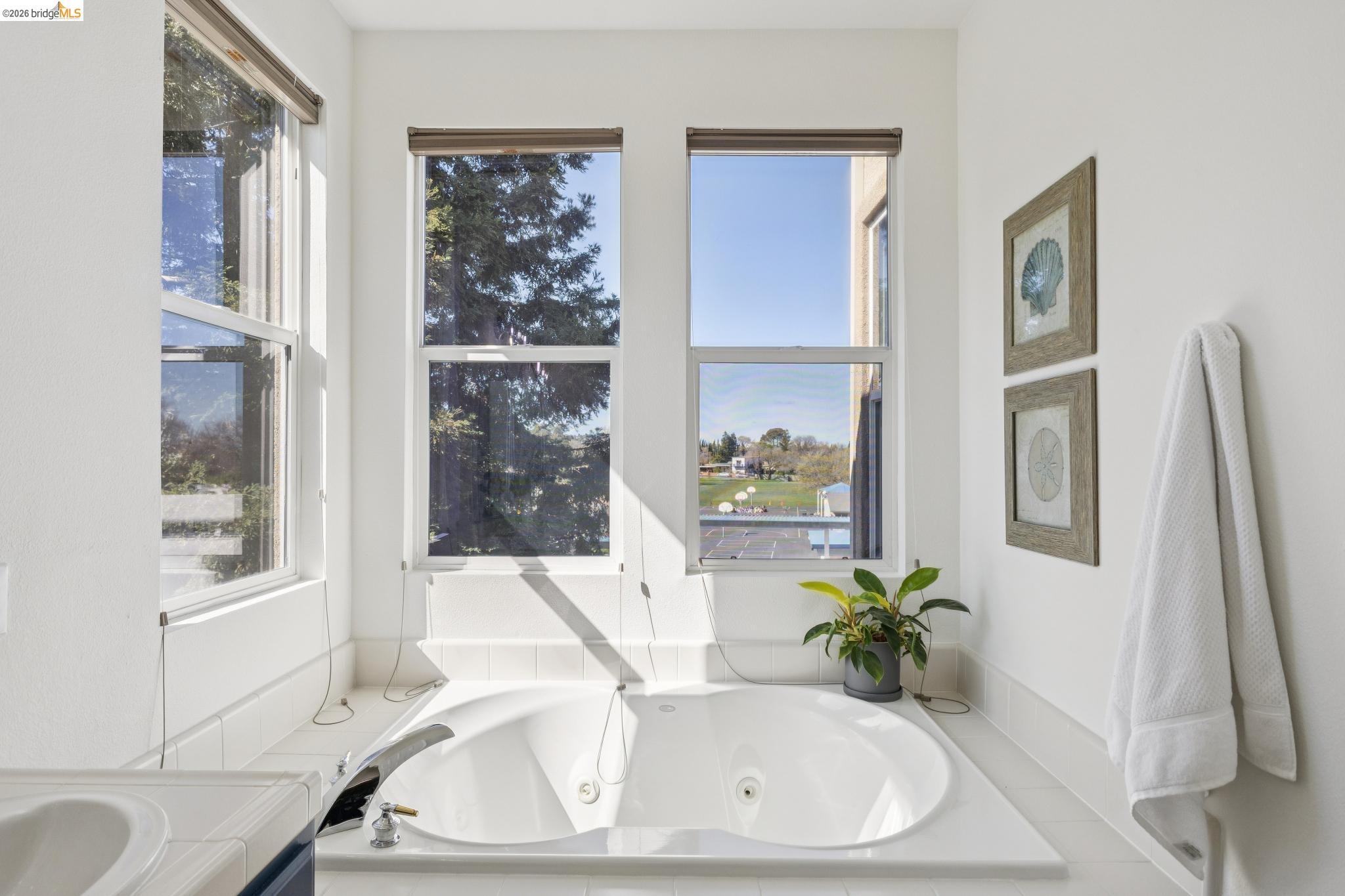 548 Gabriel Ct