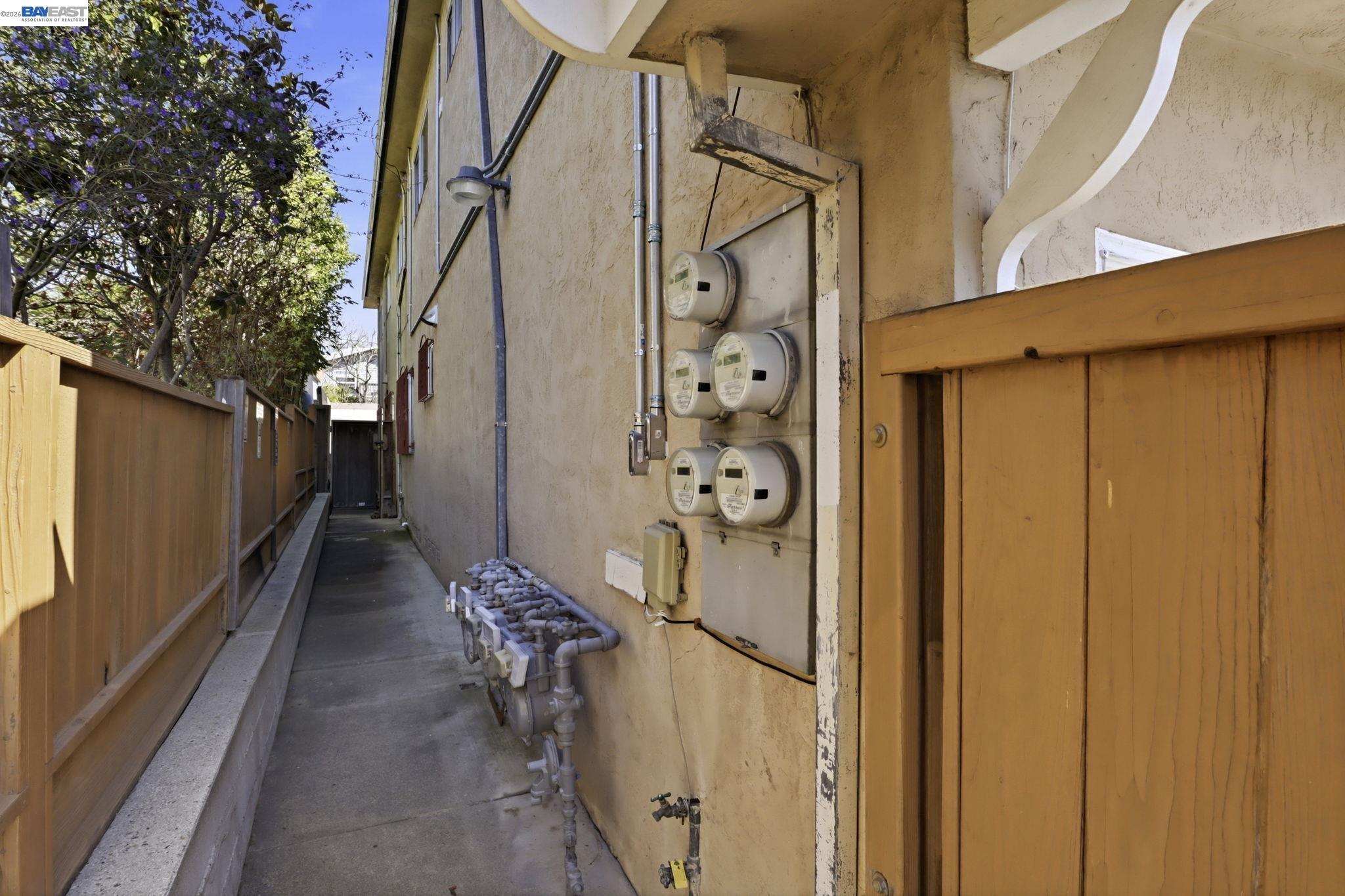2550 Damuth St