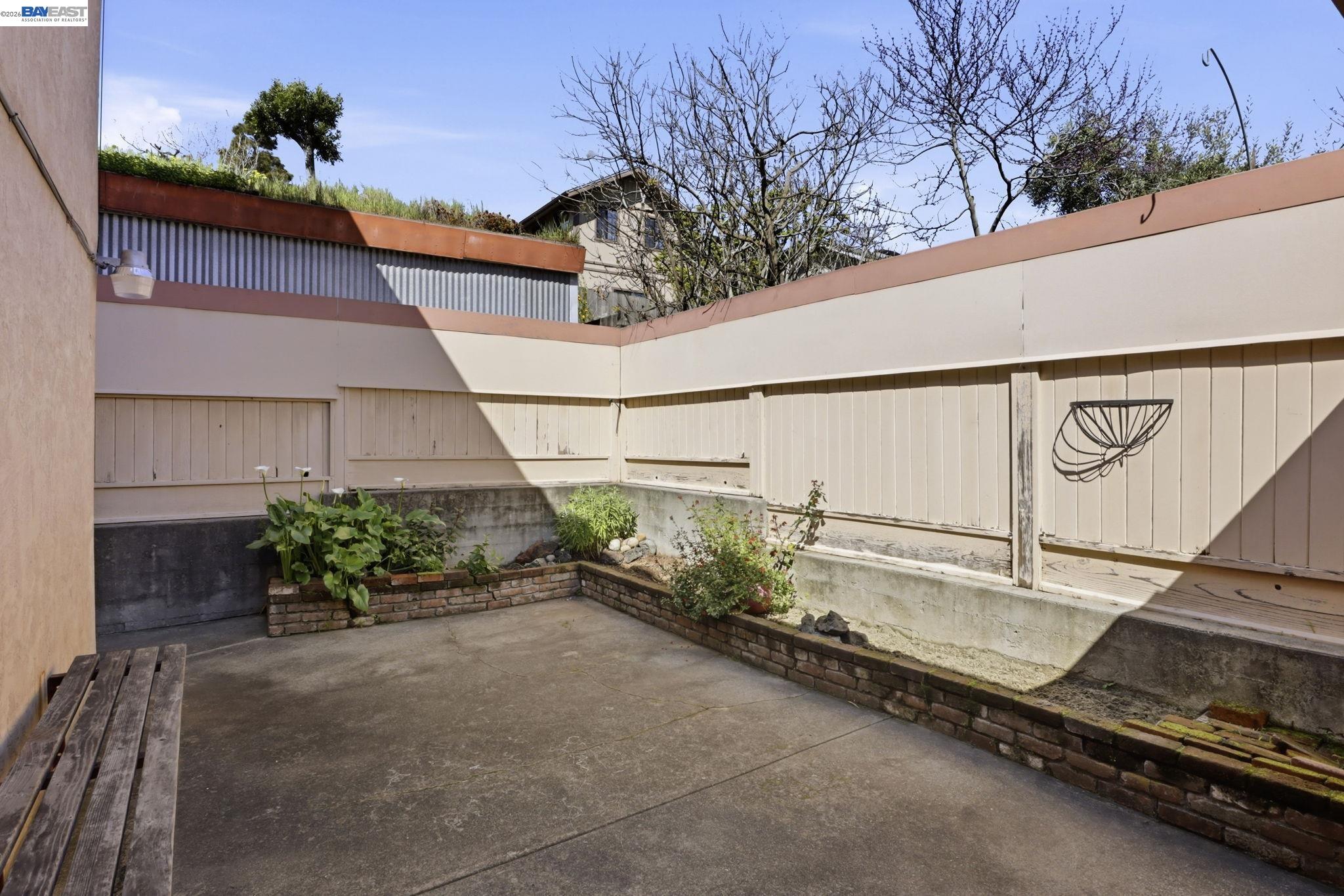 2550 Damuth St