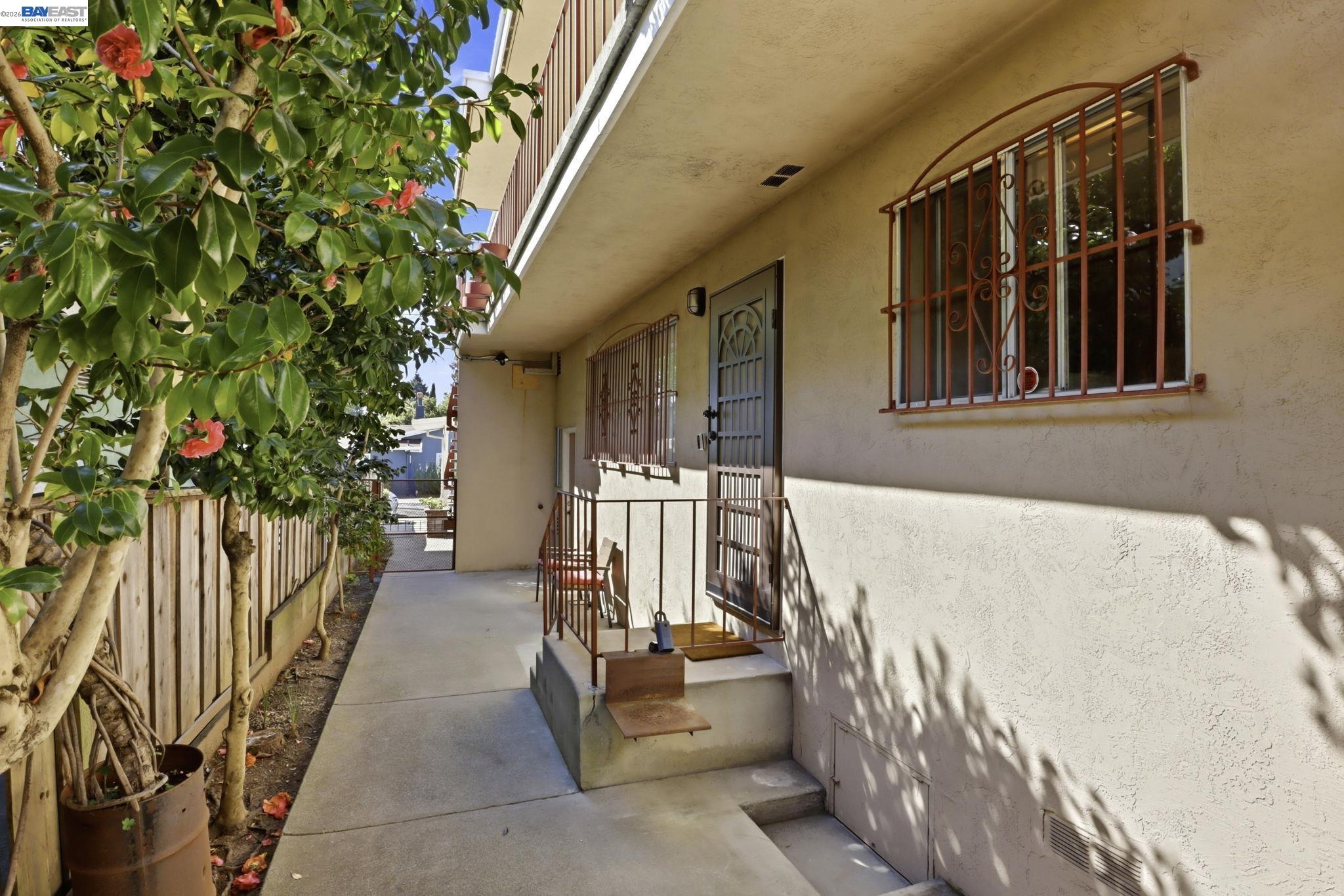 2550 Damuth St