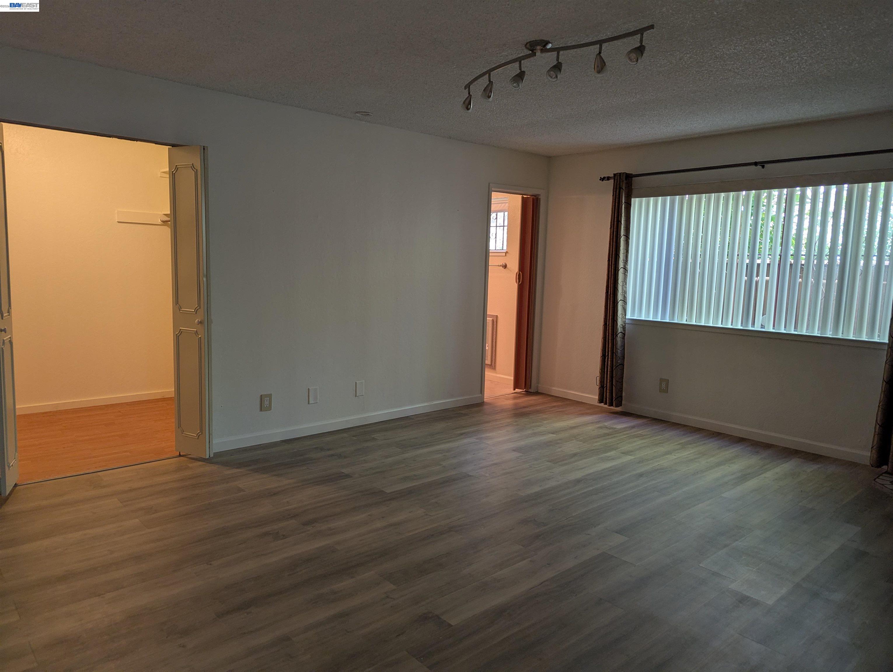 2550 Damuth St
