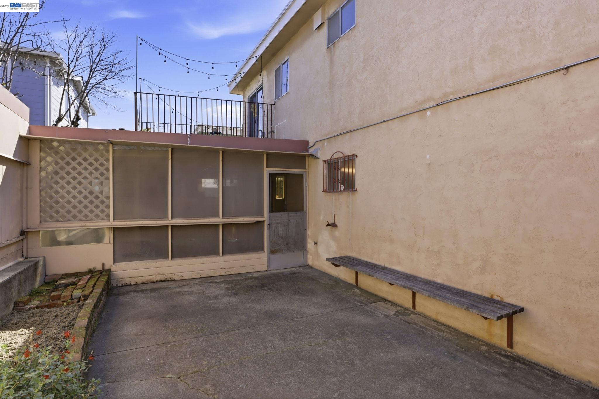 2550 Damuth St