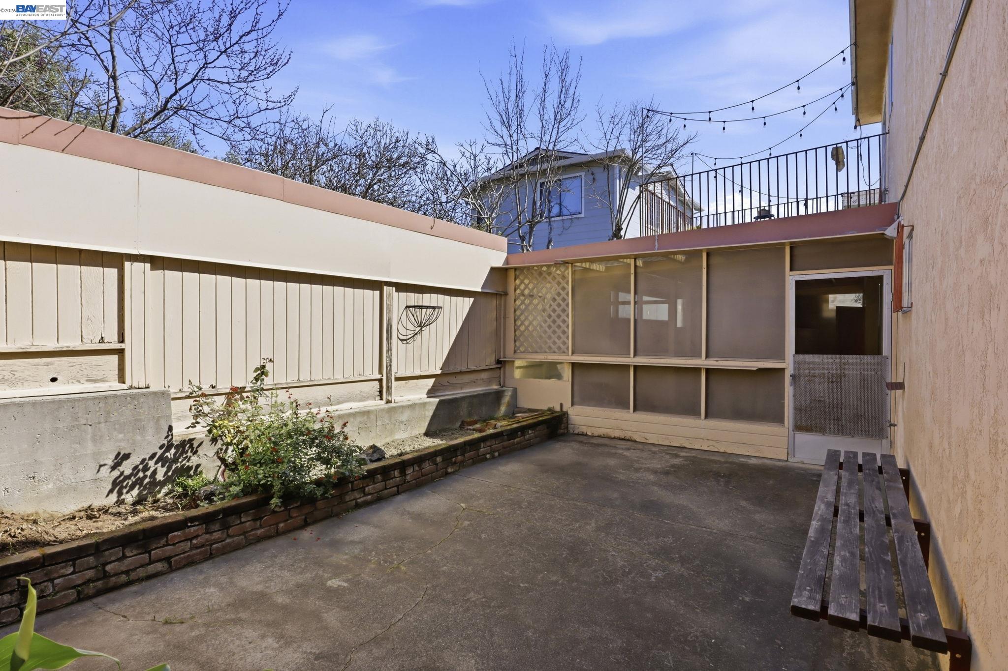 2550 Damuth St