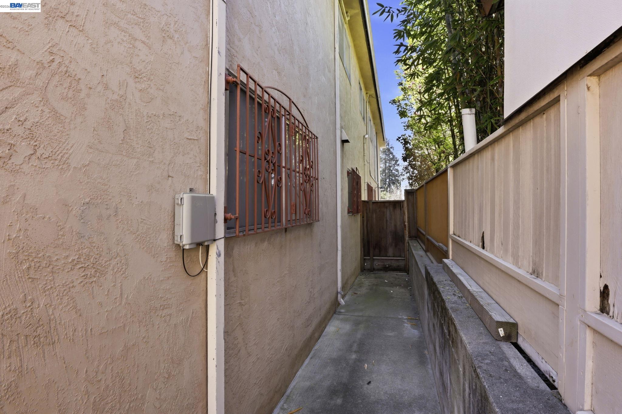 2550 Damuth St