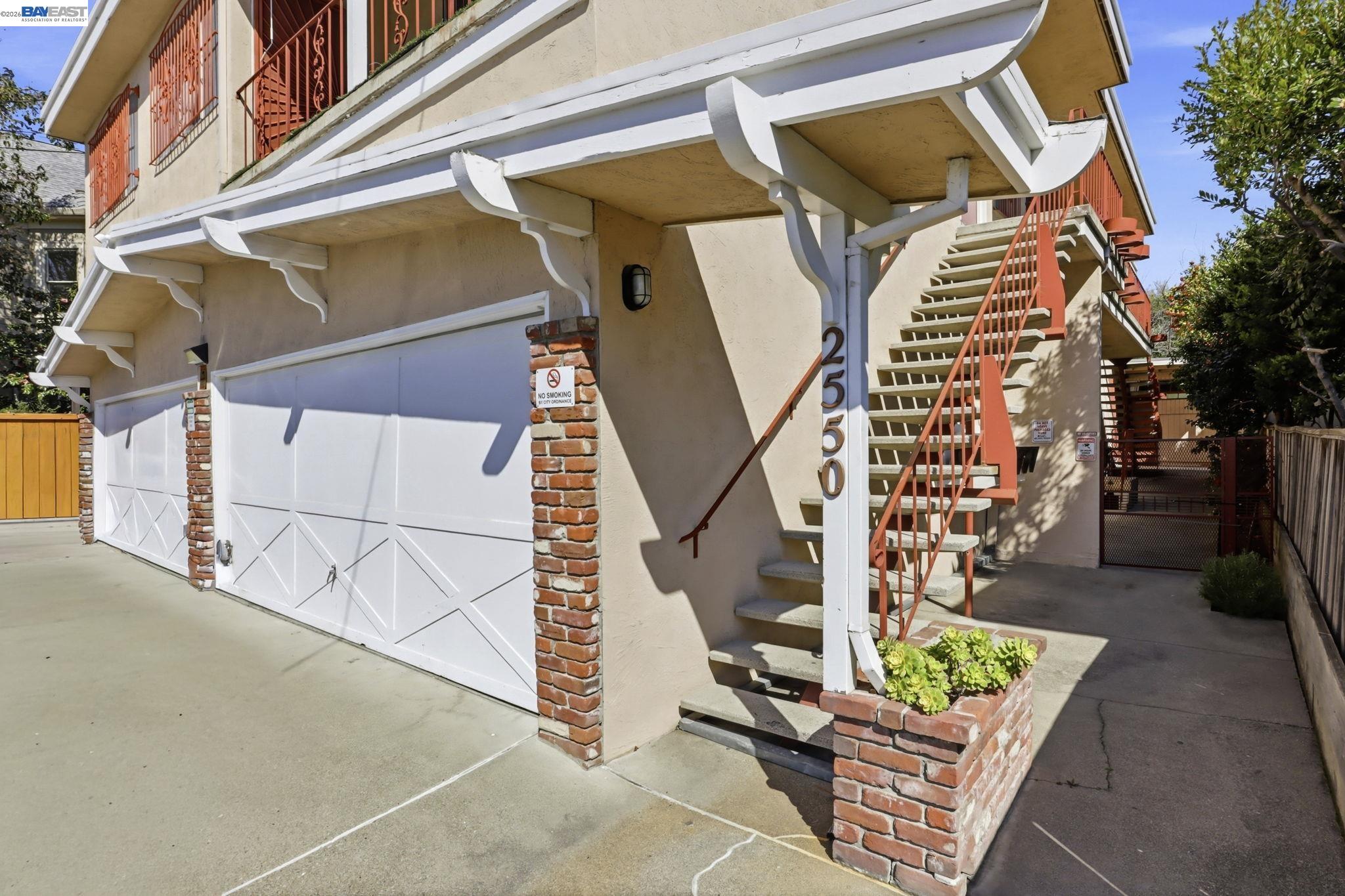 2550 Damuth St