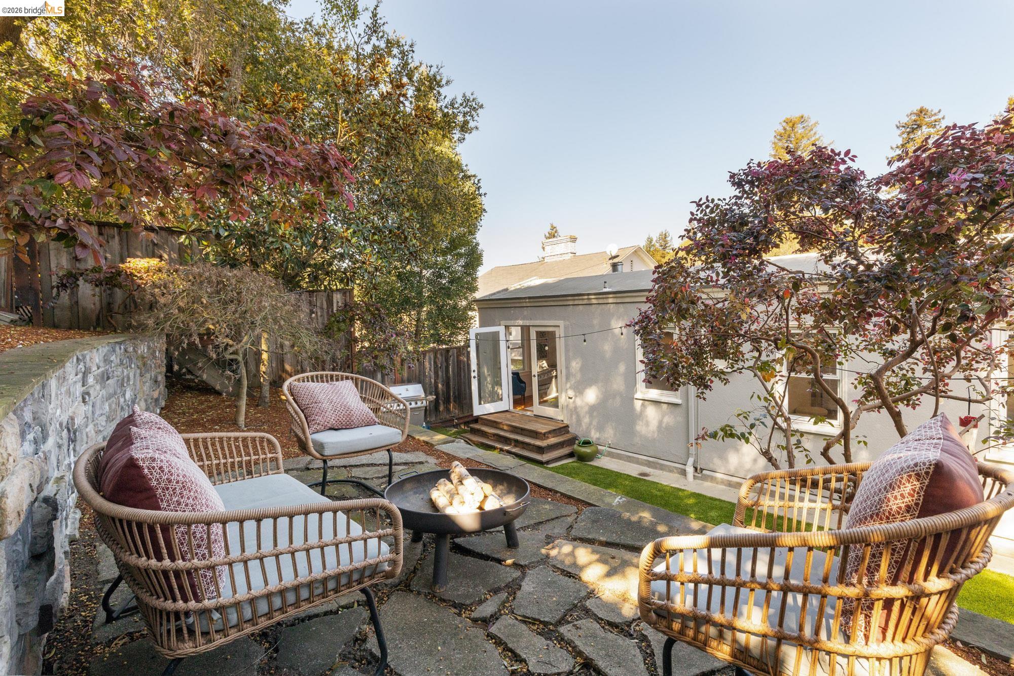 1019 Trestle Glen Rd