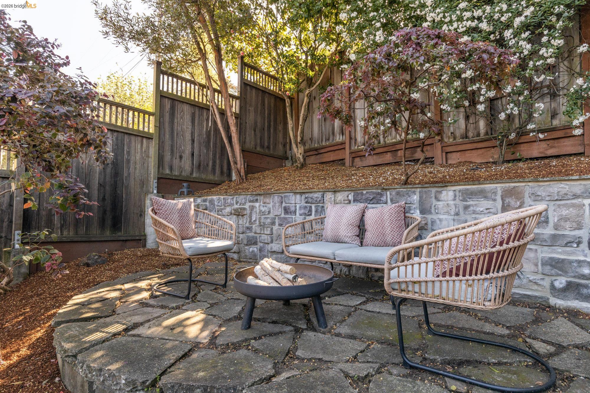 1019 Trestle Glen Rd