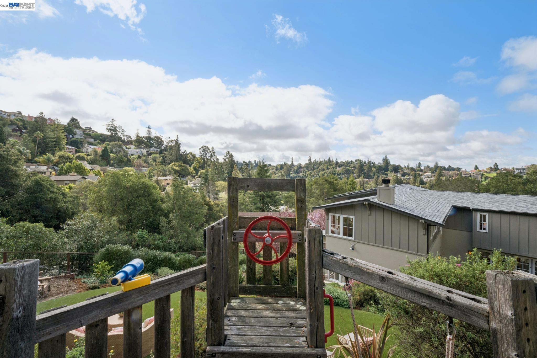 942 AQUARIUS WAY