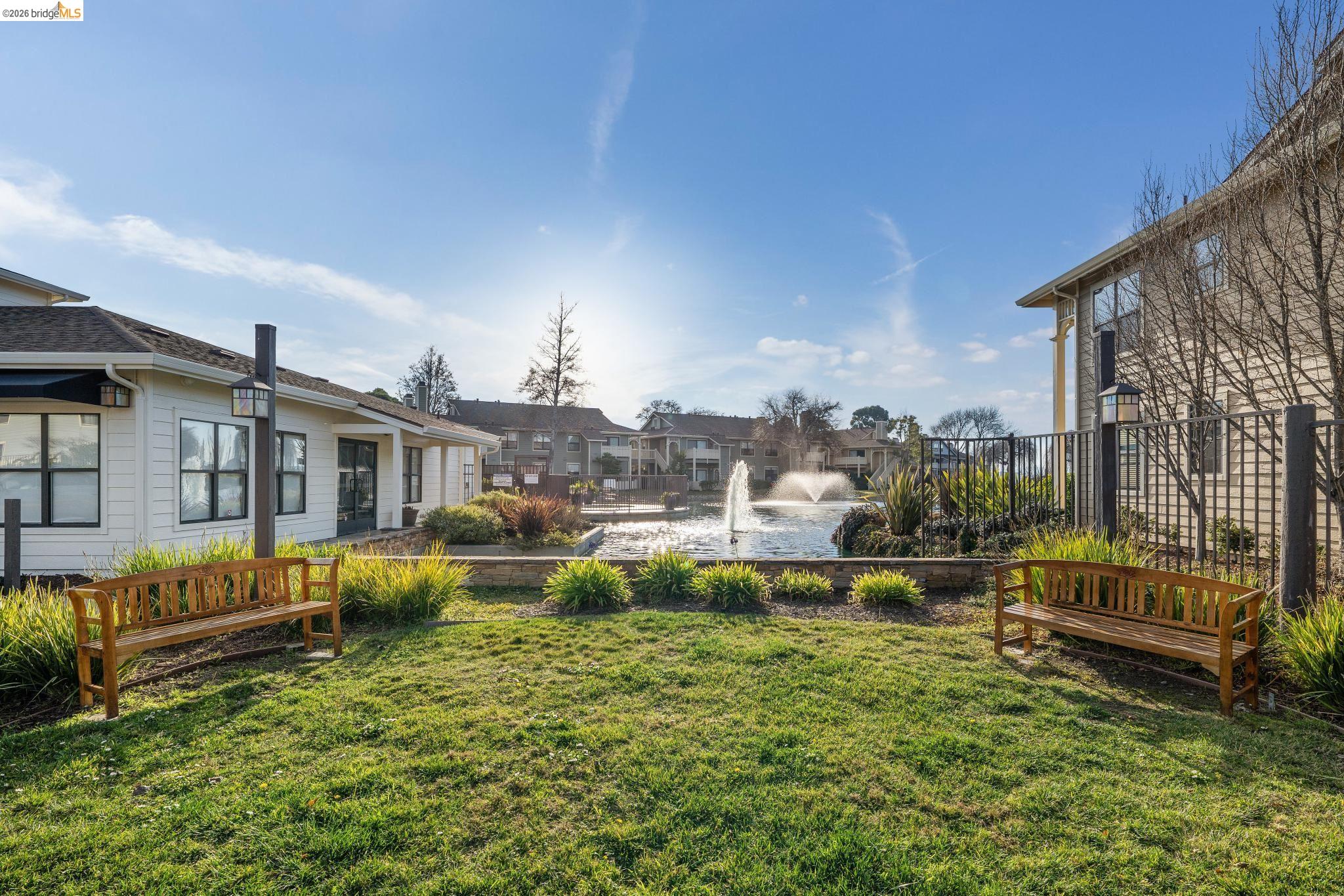 142 Shoreline Ct