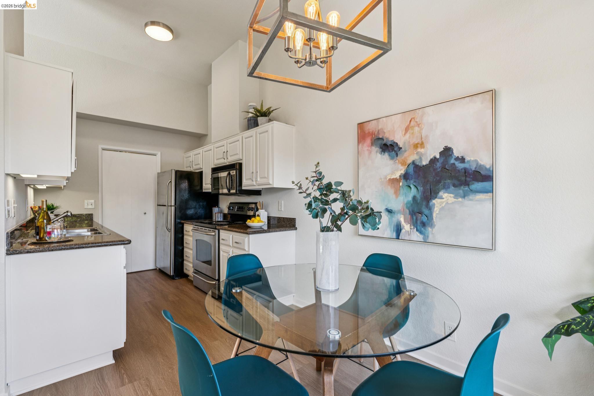 142 Shoreline Ct