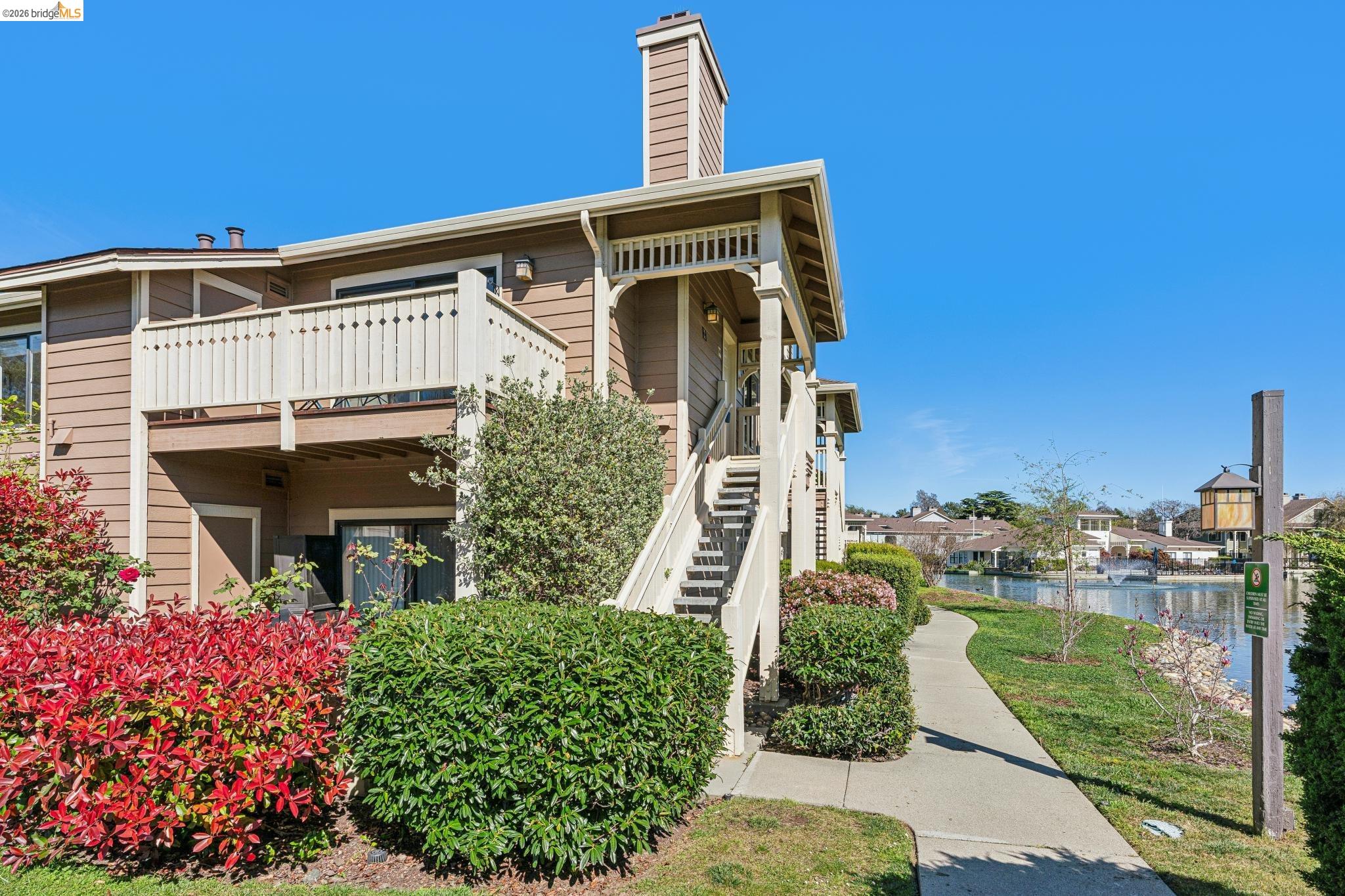 142 Shoreline Ct