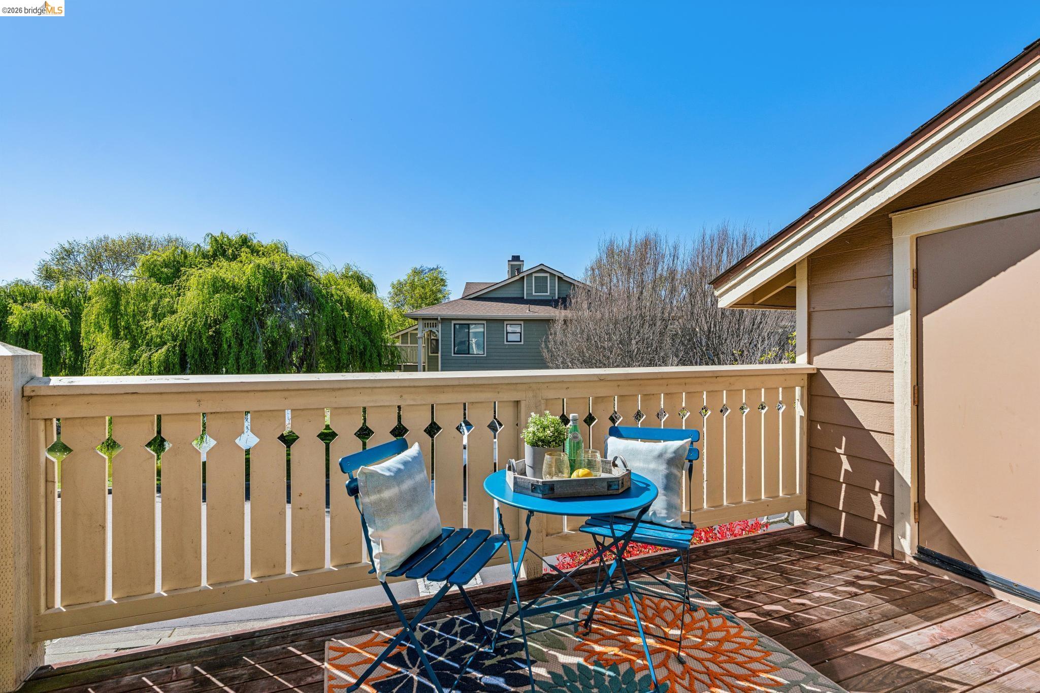 142 Shoreline Ct