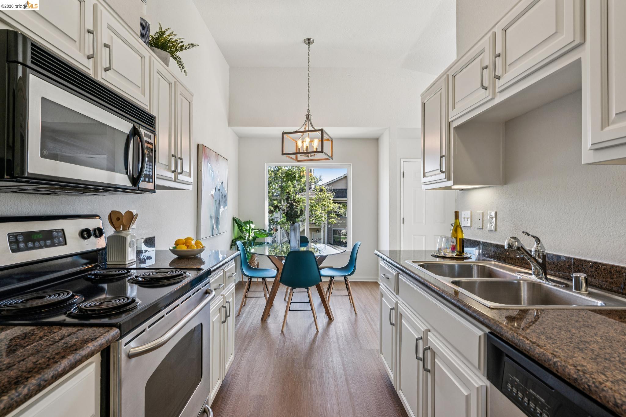 142 Shoreline Ct