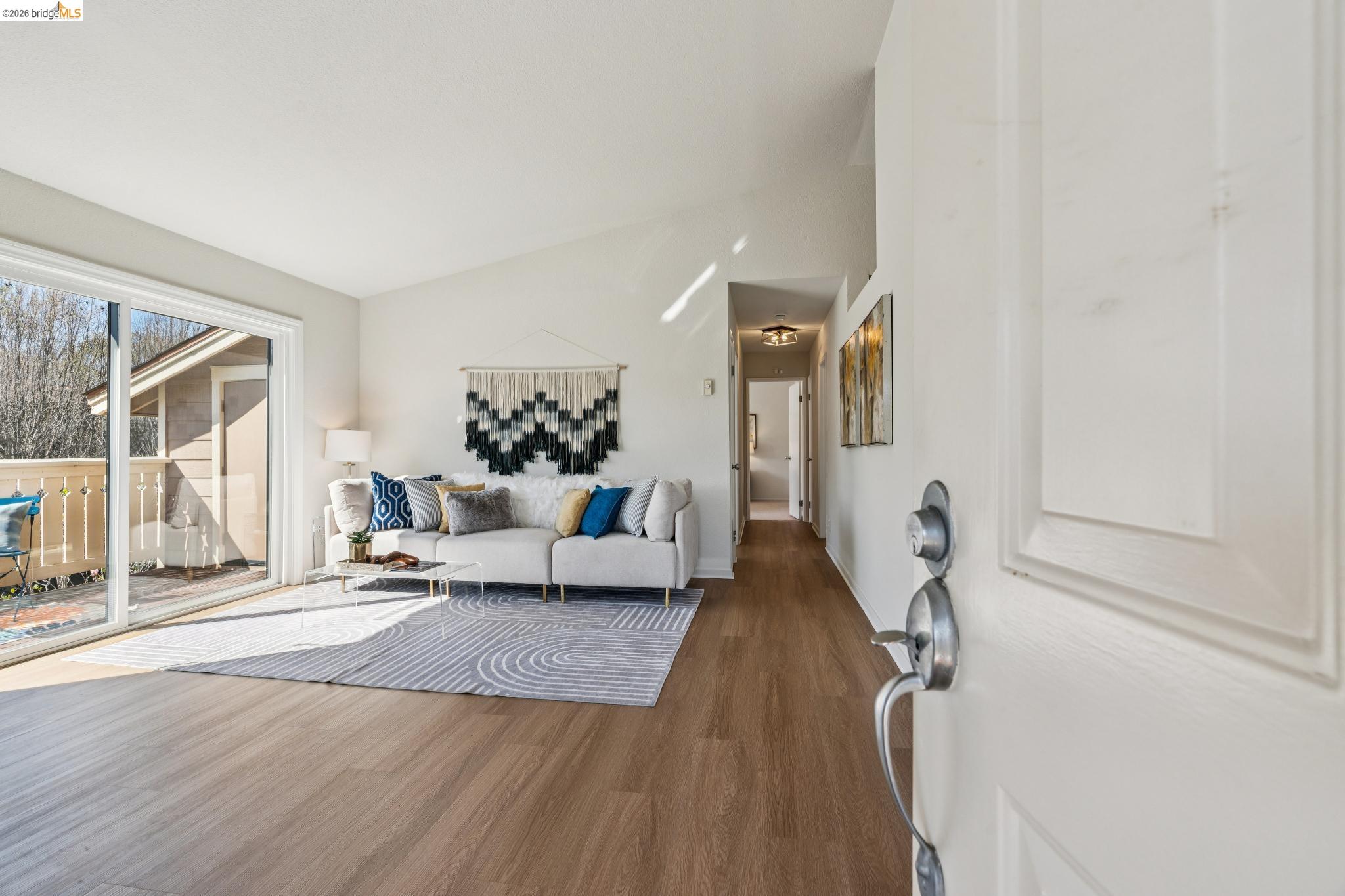 142 Shoreline Ct