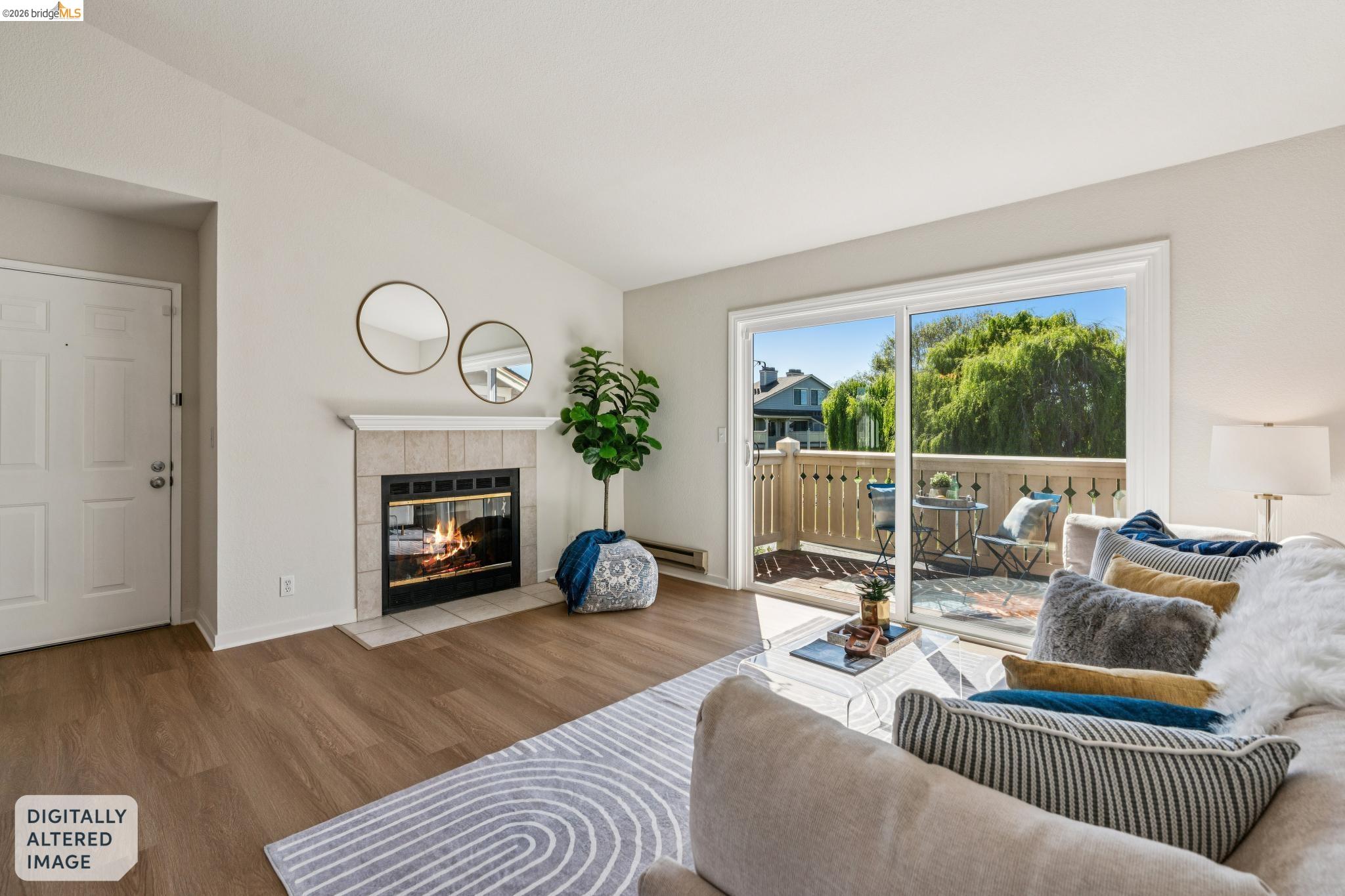 142 Shoreline Ct