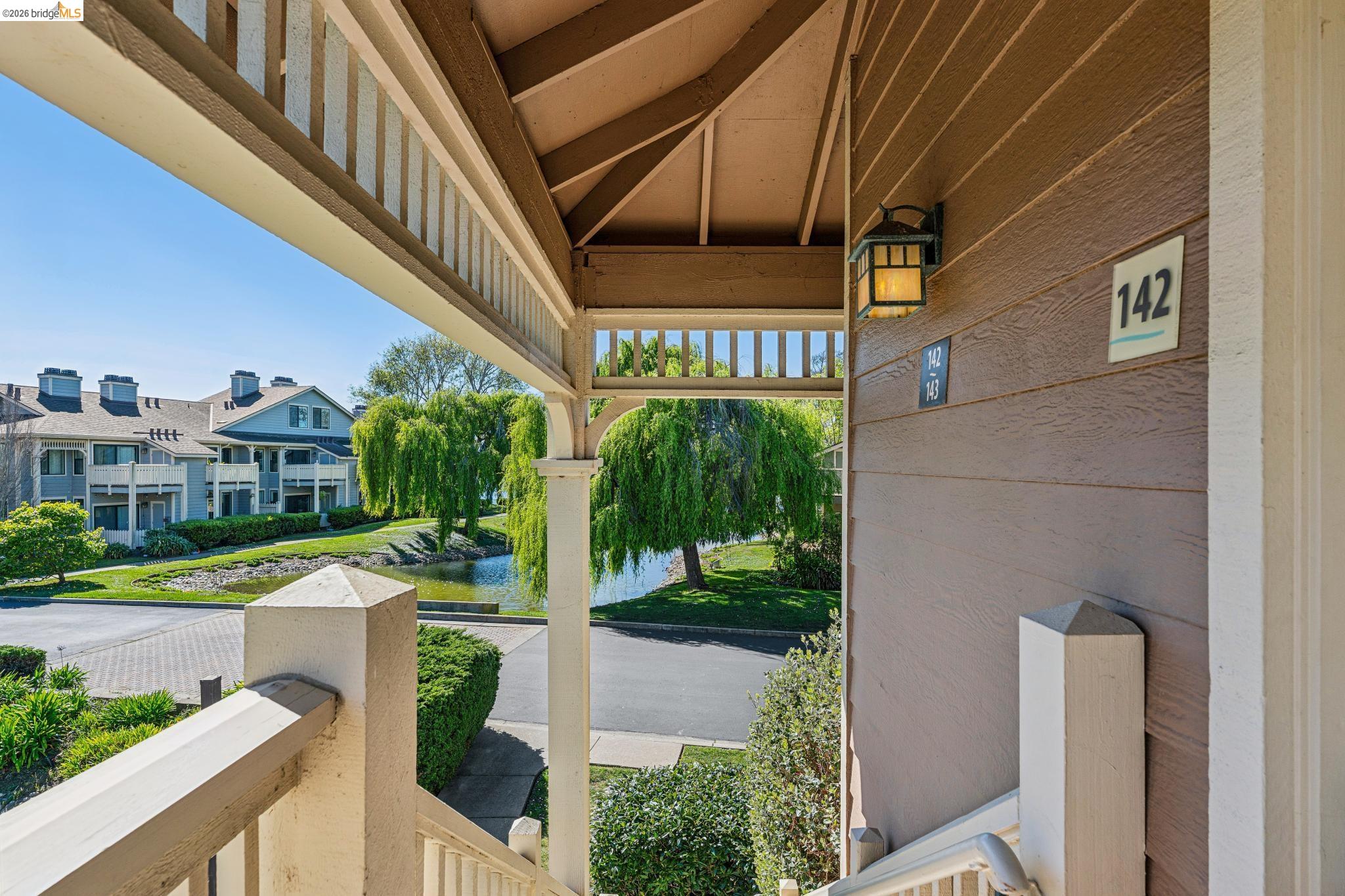 142 Shoreline Ct