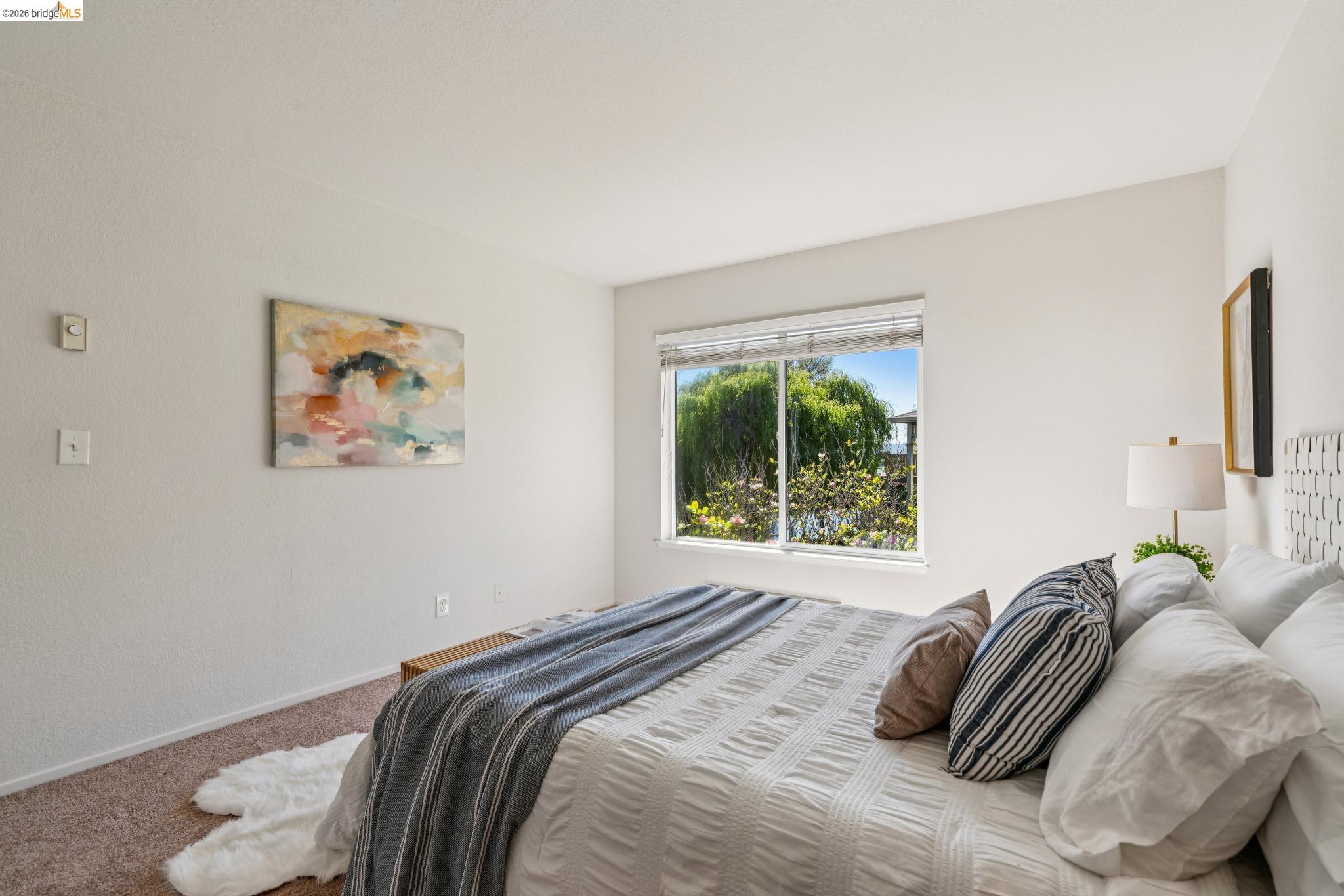 142 Shoreline Ct