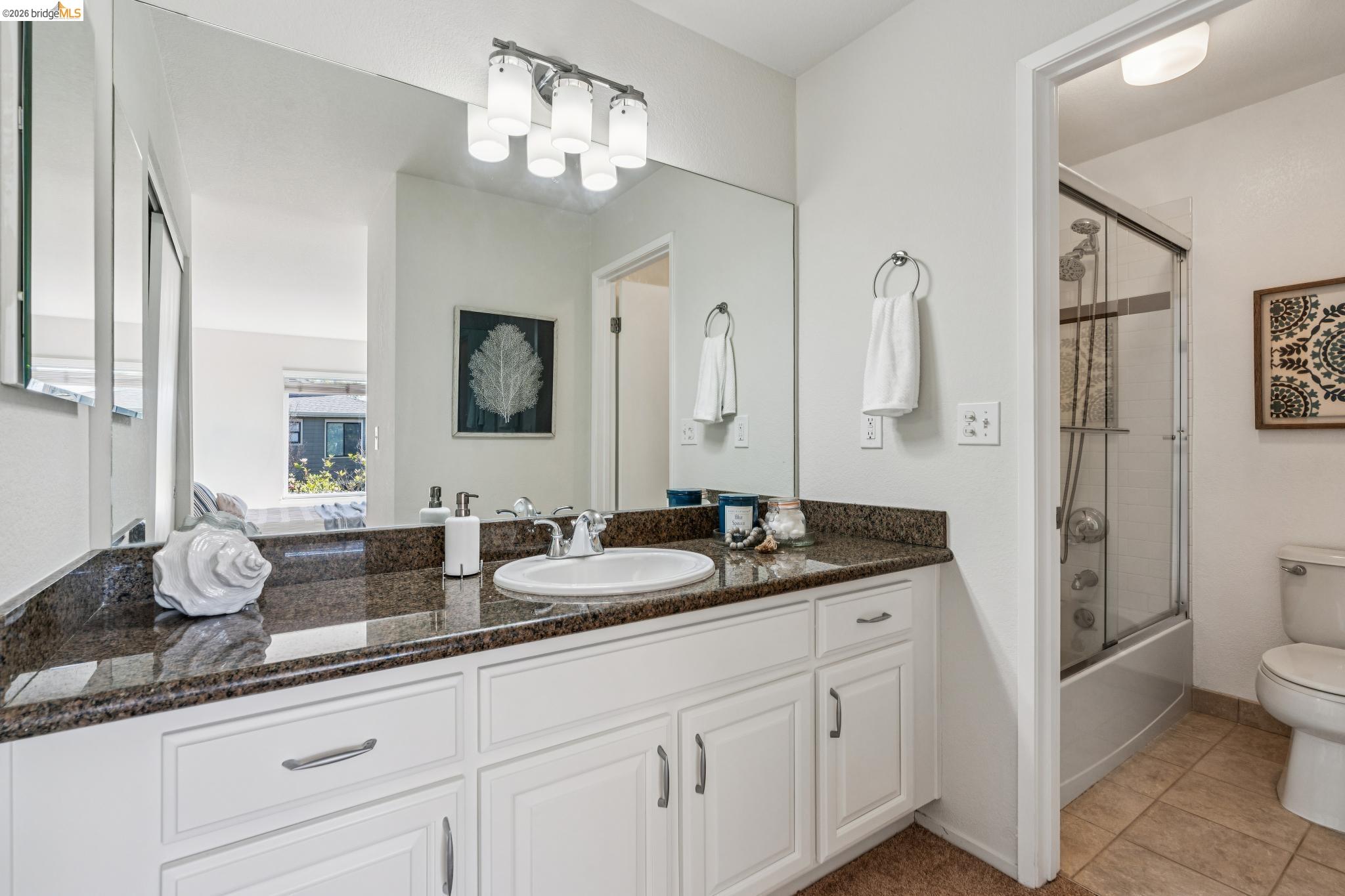 142 Shoreline Ct