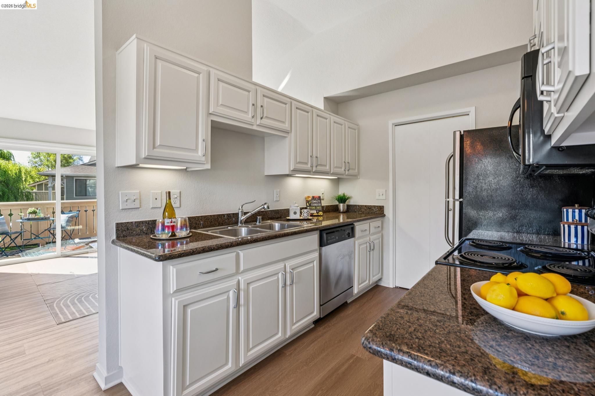 142 Shoreline Ct