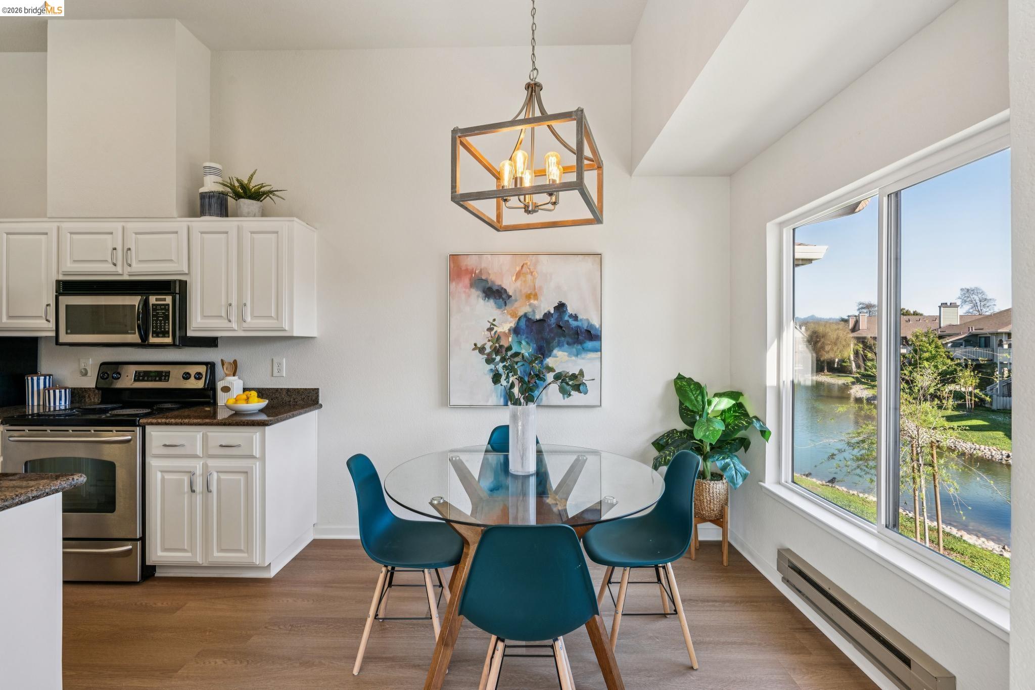 142 Shoreline Ct
