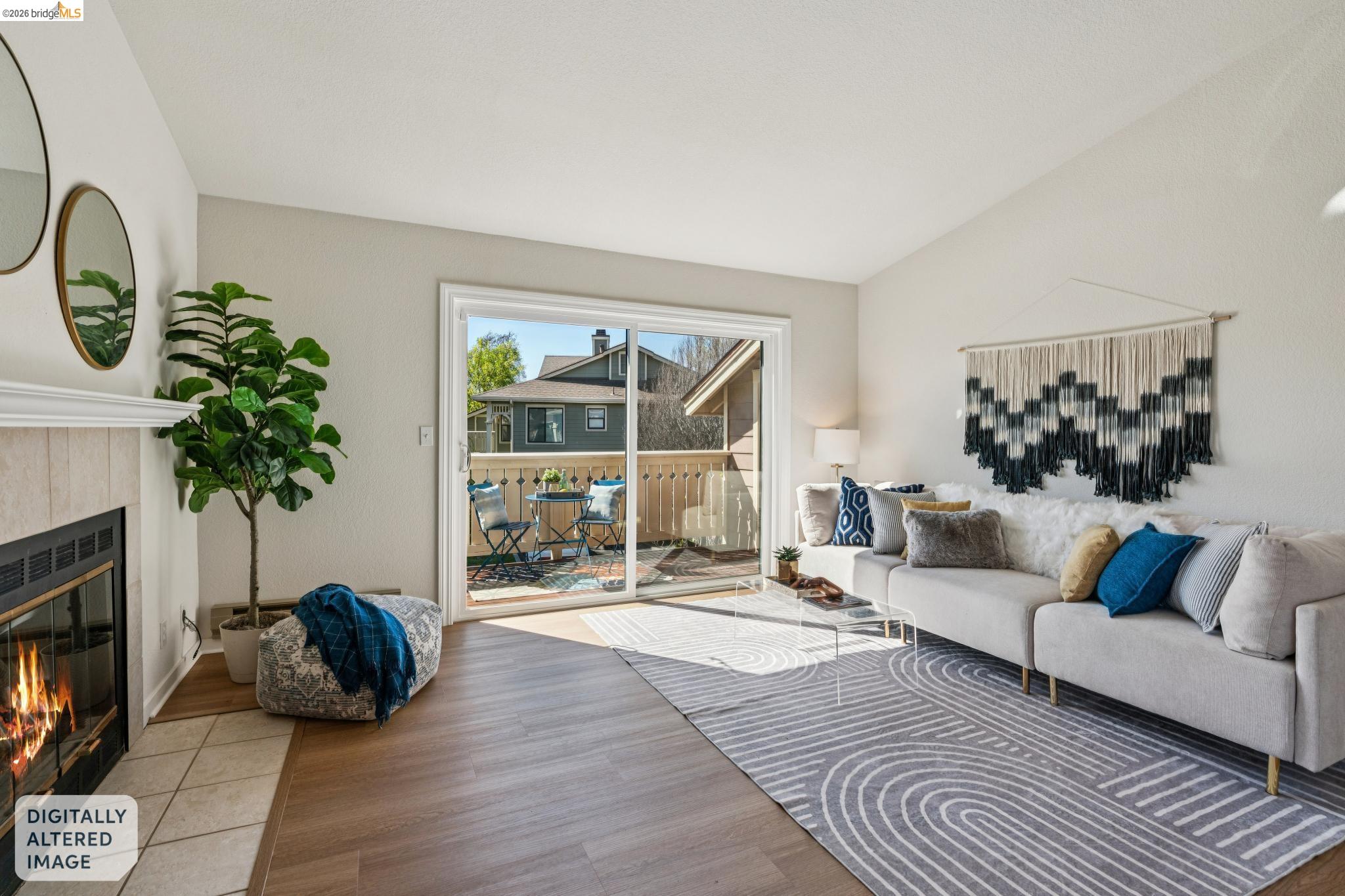 142 Shoreline Ct