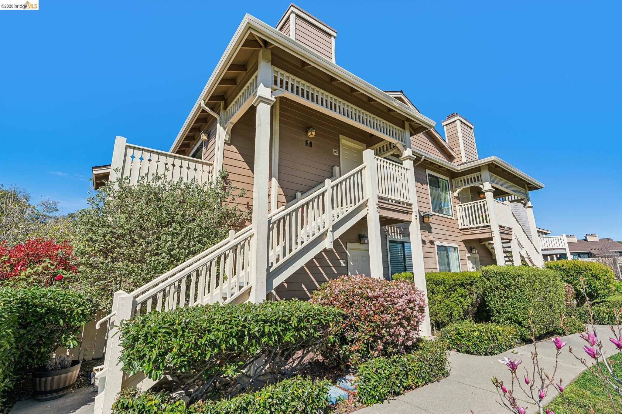 142 Shoreline Ct