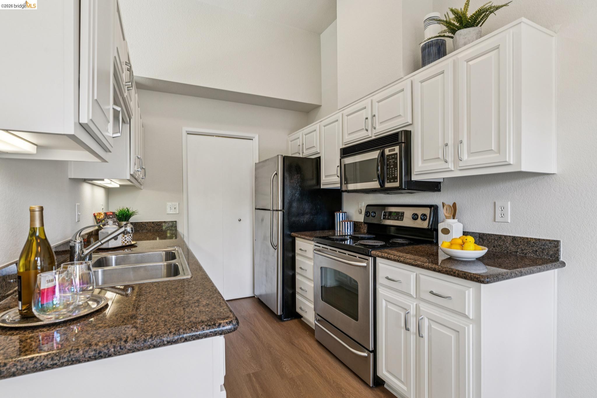 142 Shoreline Ct