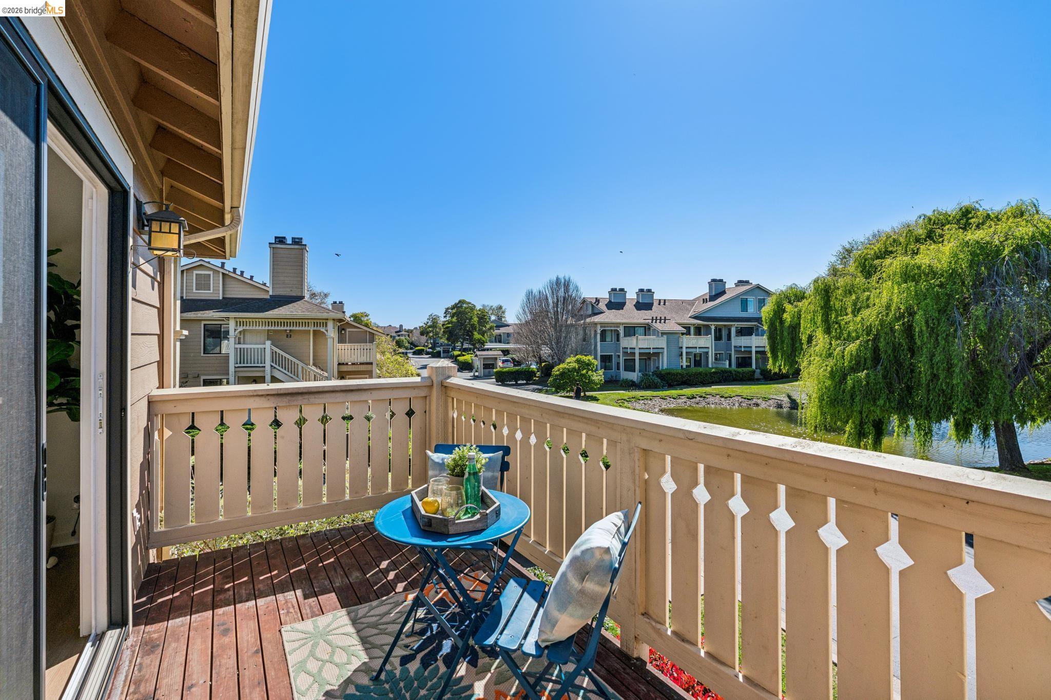 142 Shoreline Ct