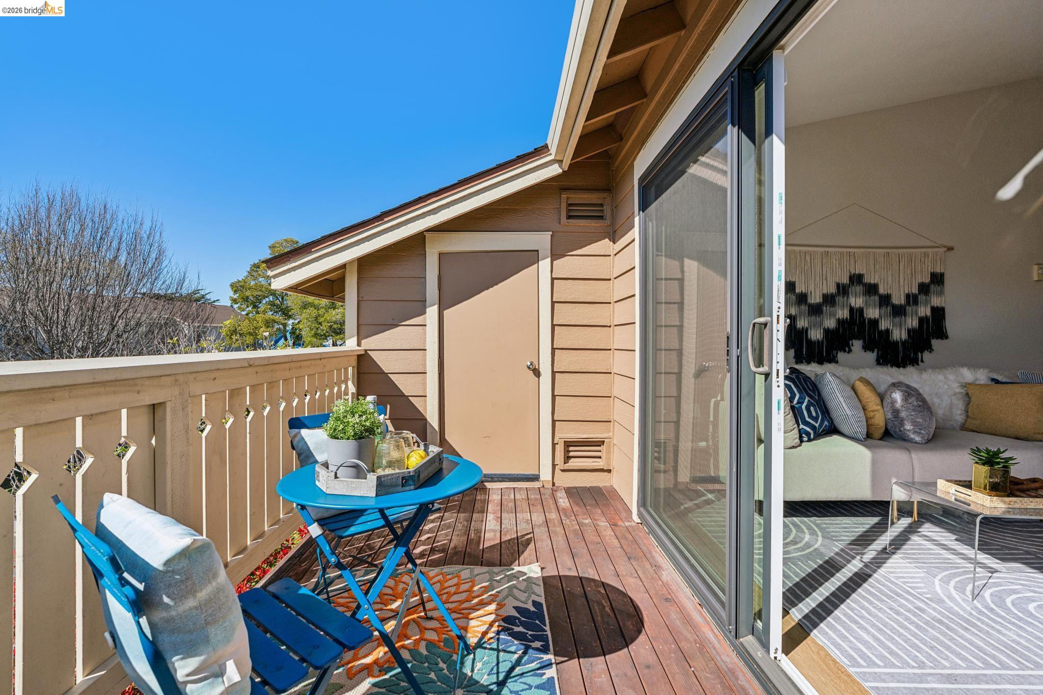 142 Shoreline Ct