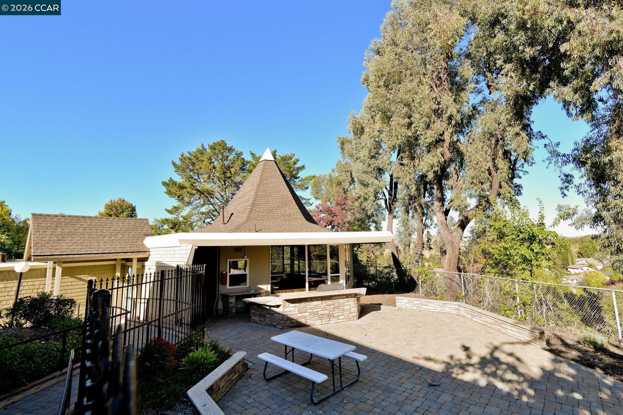 523 Thistle Cir