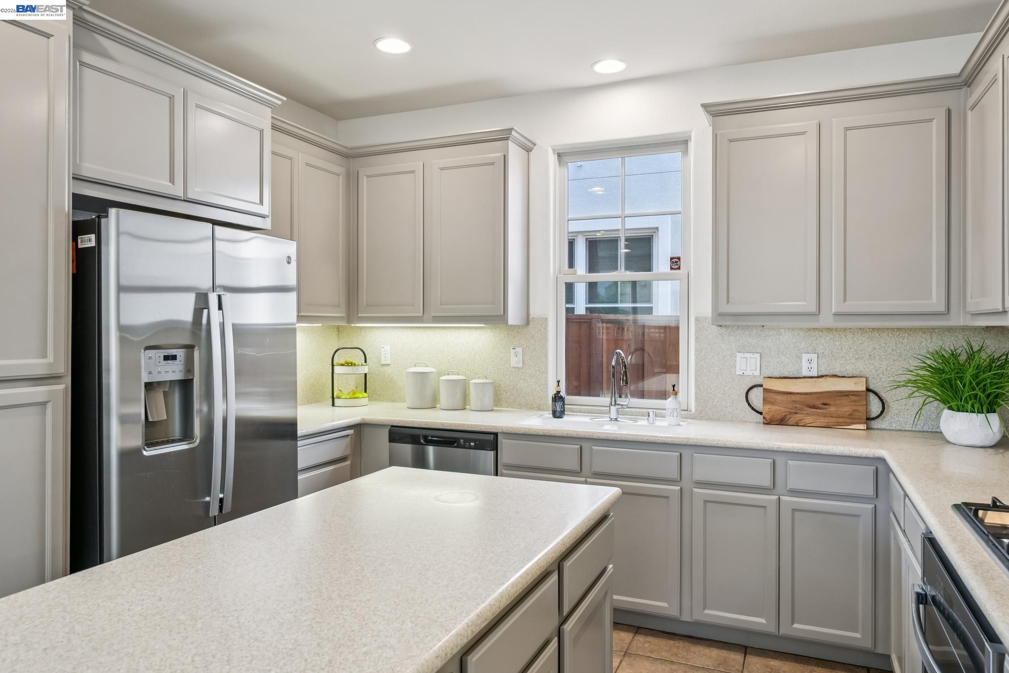 220 Hollister Avenue