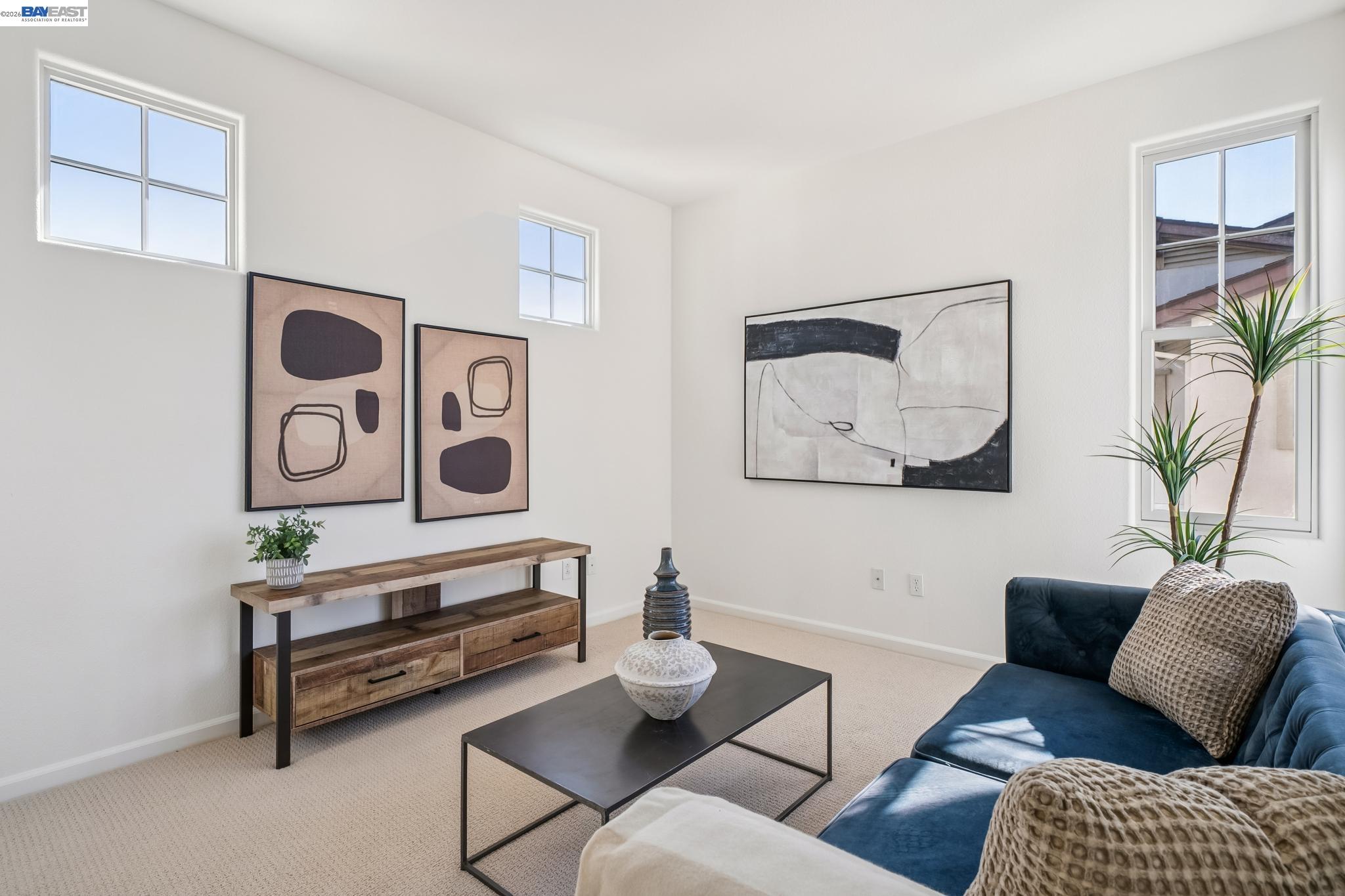 220 Hollister Avenue