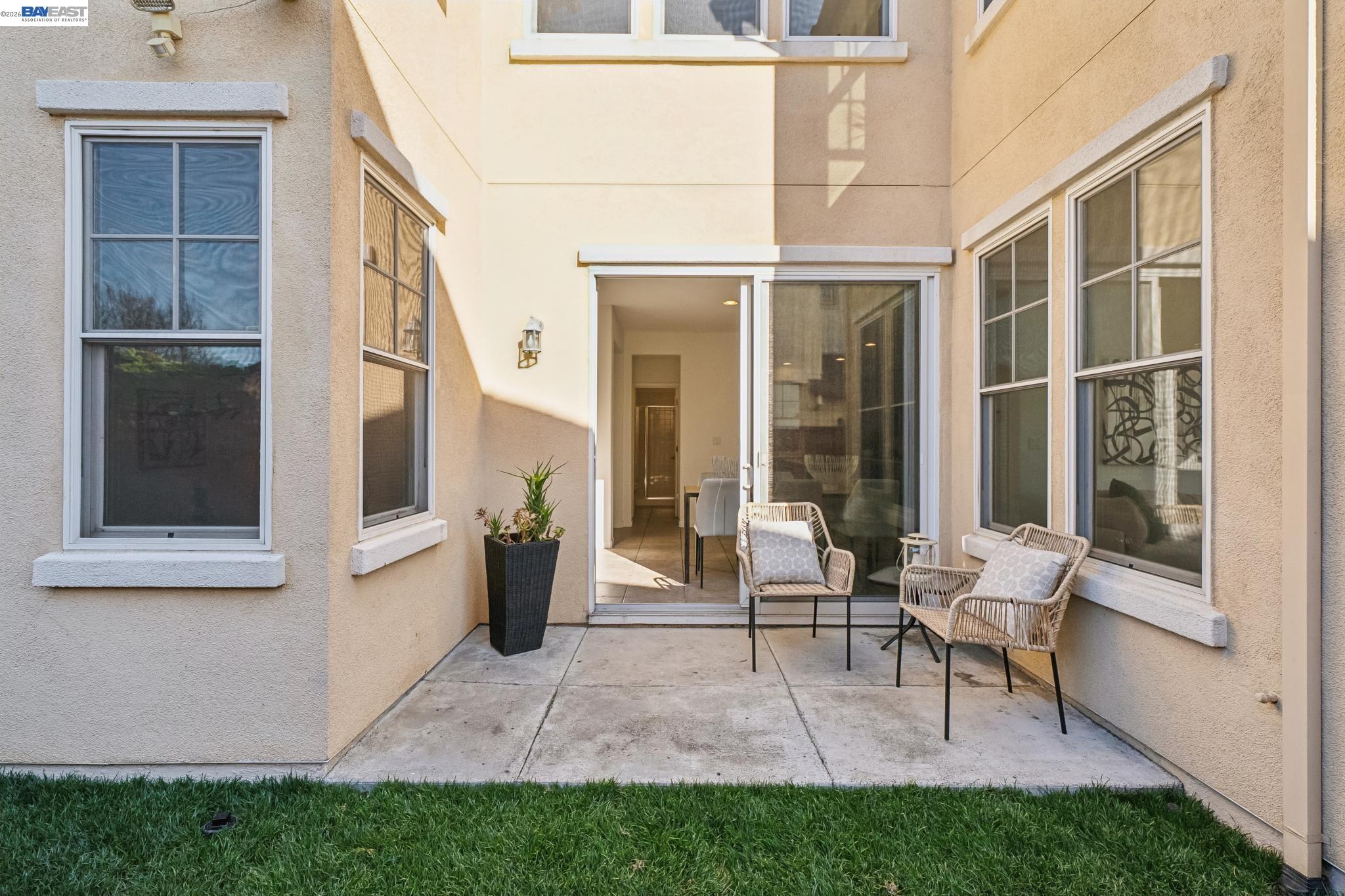 220 Hollister Avenue