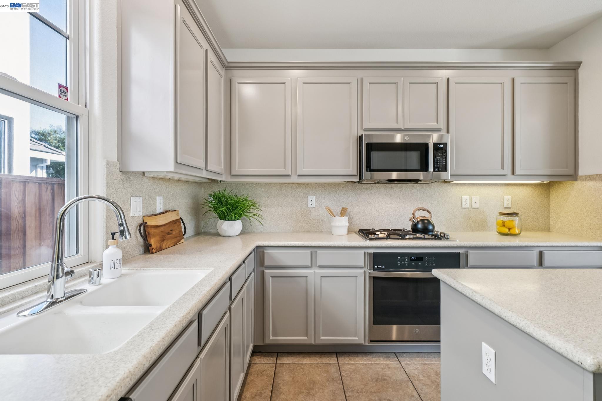 220 Hollister Avenue