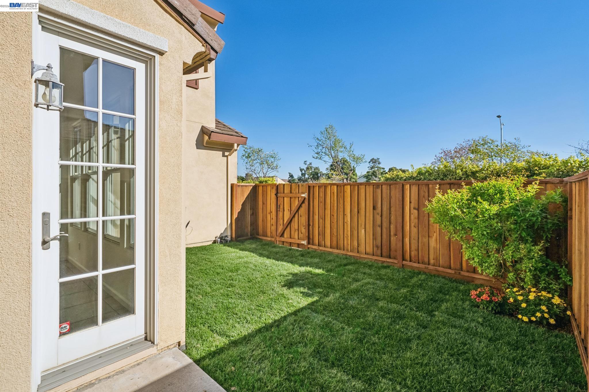 220 Hollister Avenue