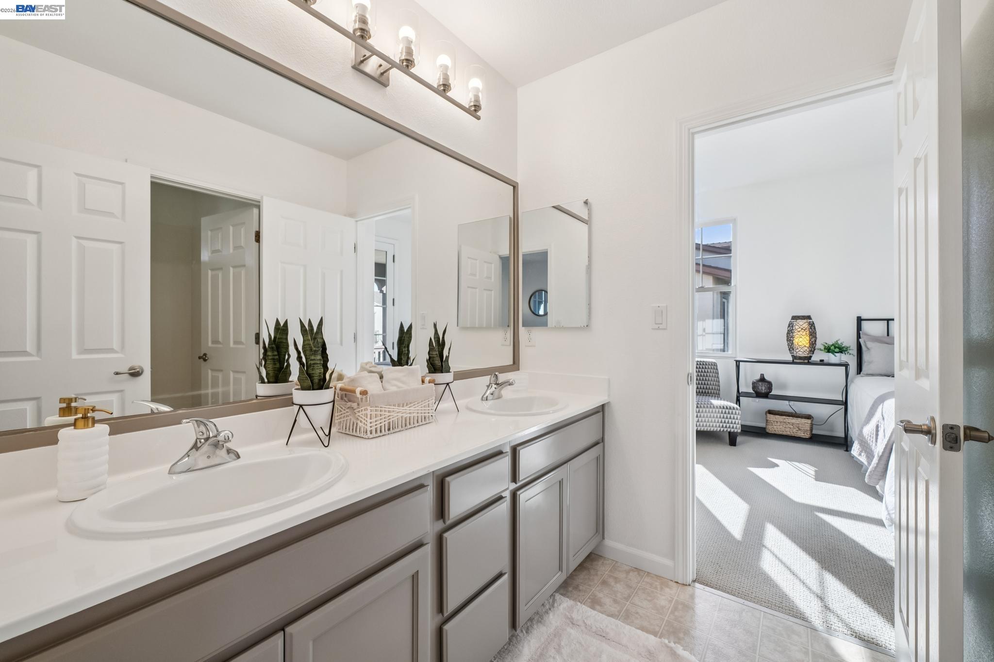 220 Hollister Avenue