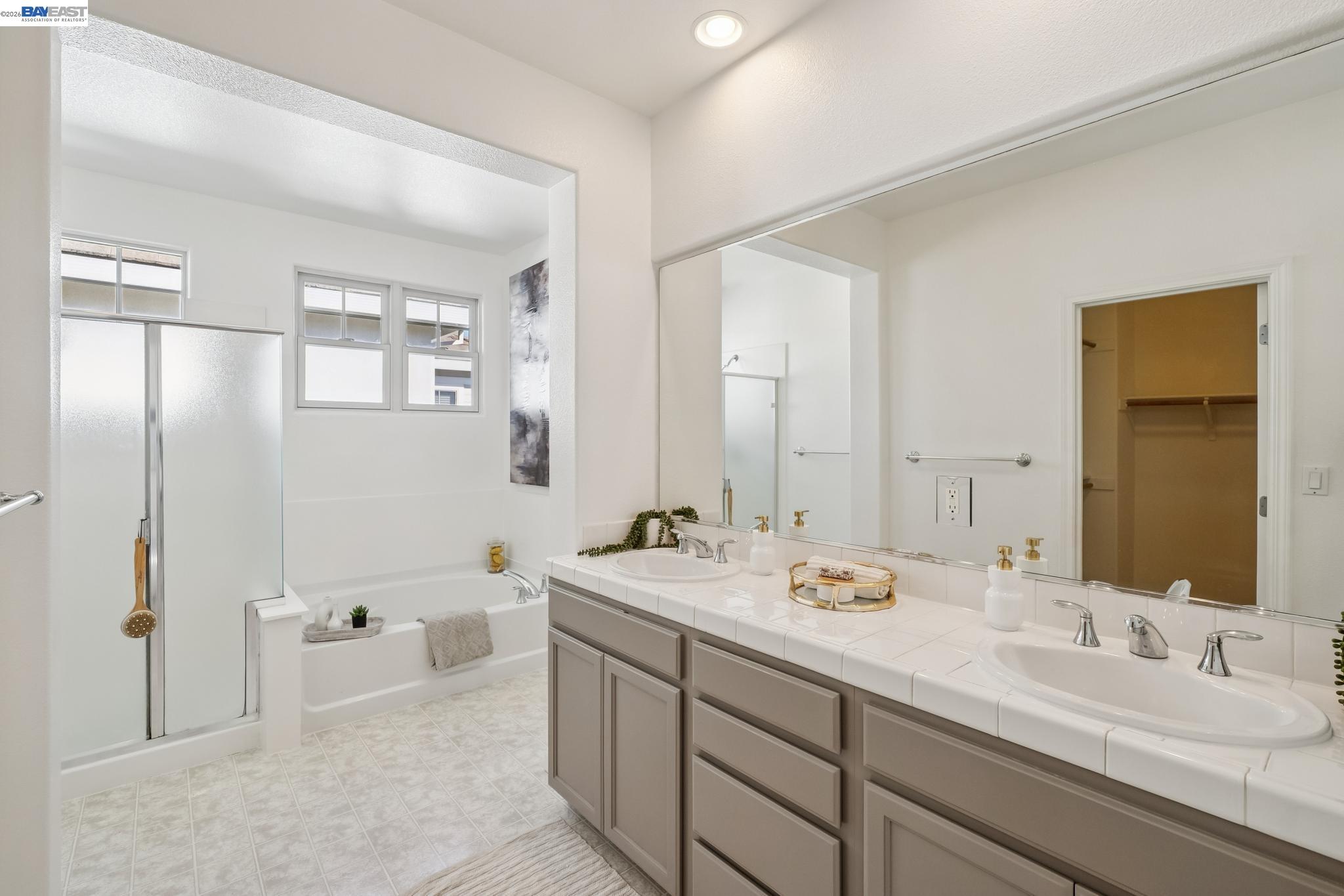 220 Hollister Avenue