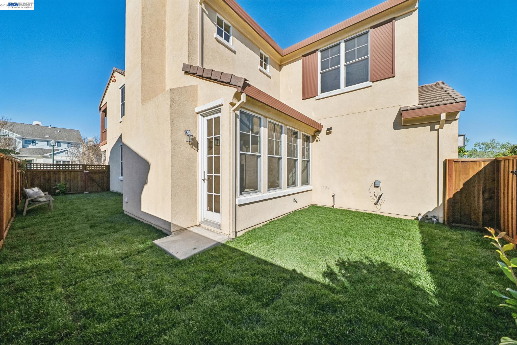 220 Hollister Avenue