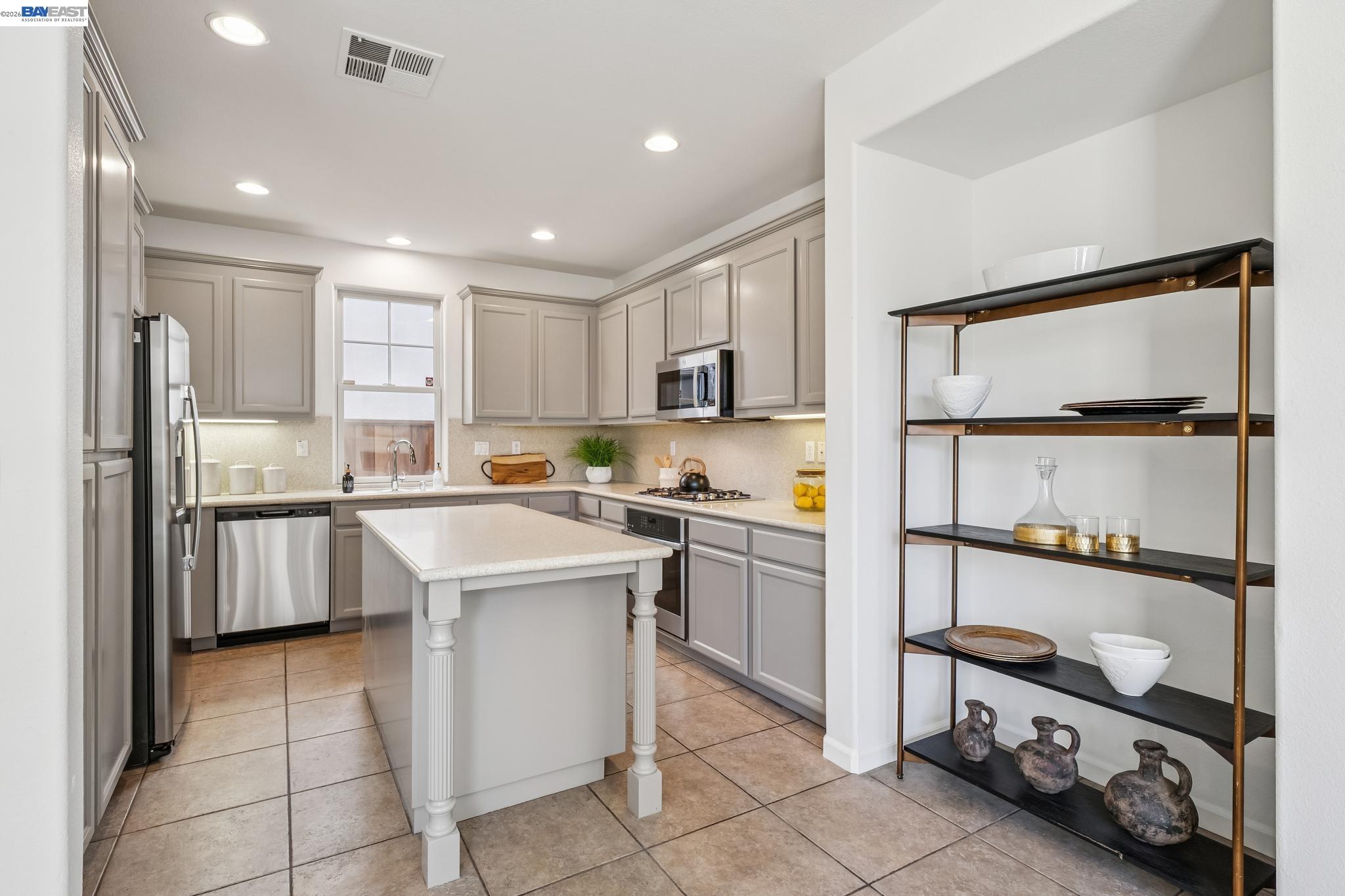 220 Hollister Avenue