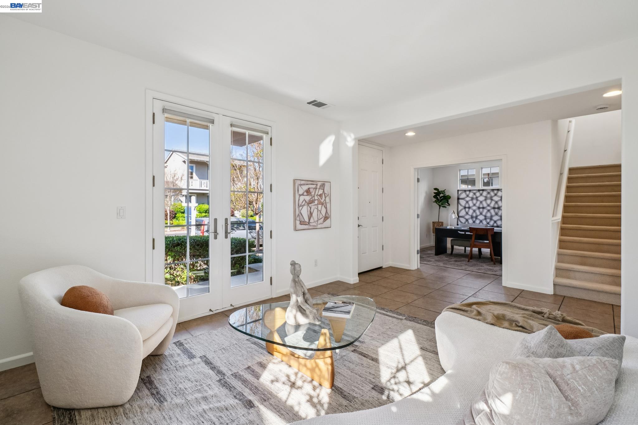 220 Hollister Avenue