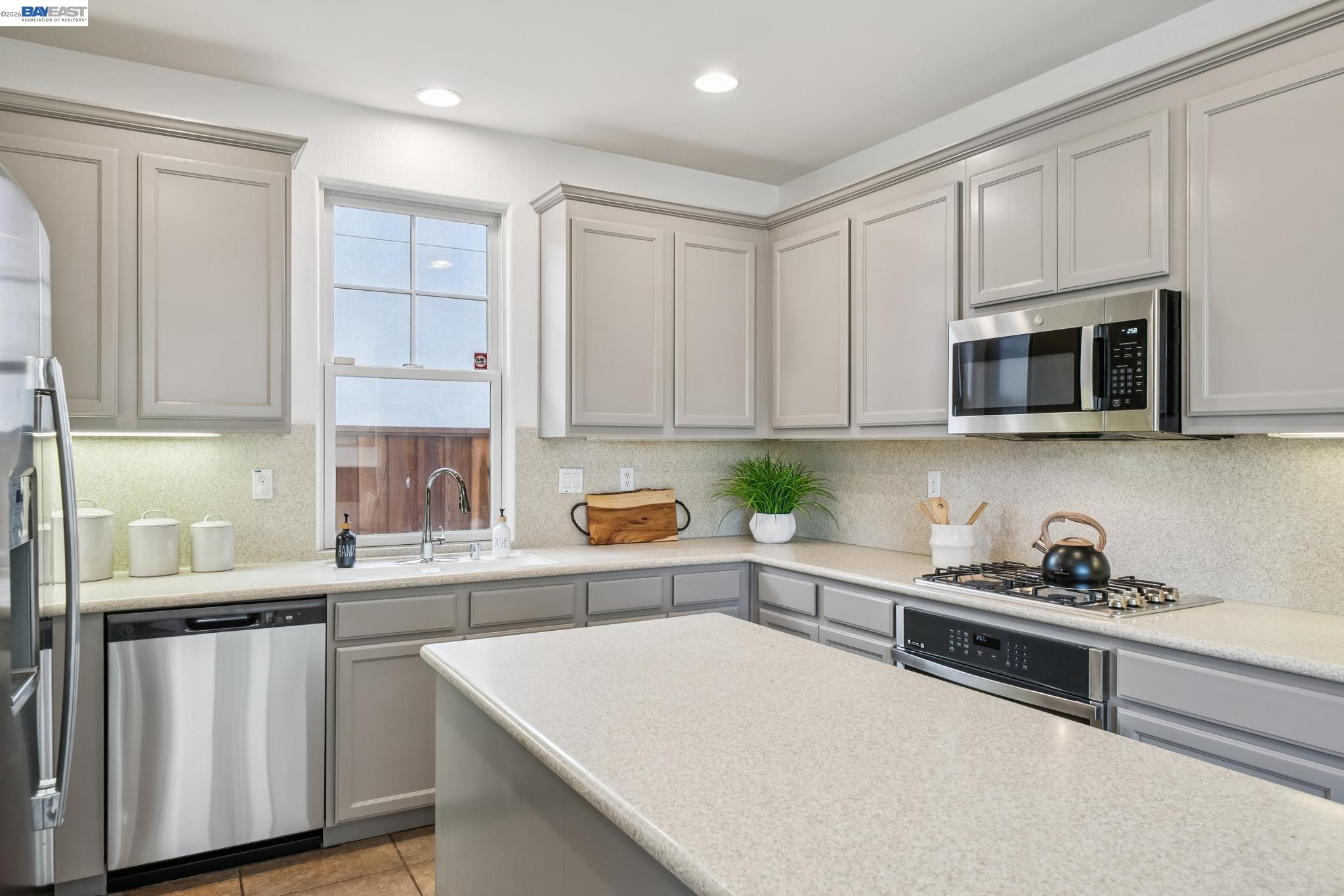 220 Hollister Avenue