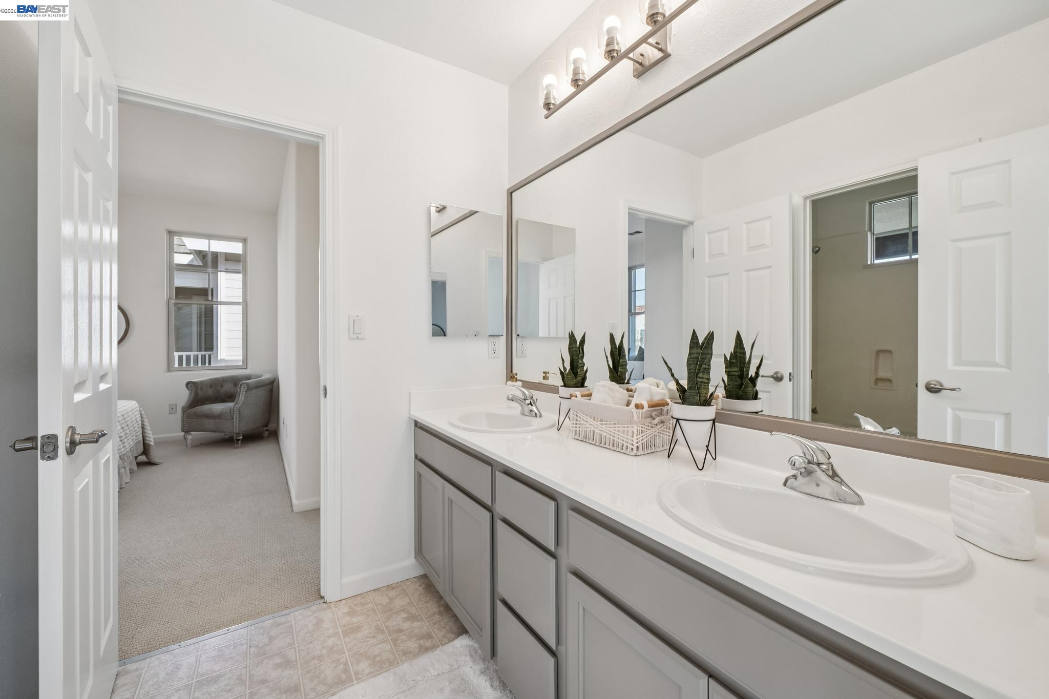 220 Hollister Avenue