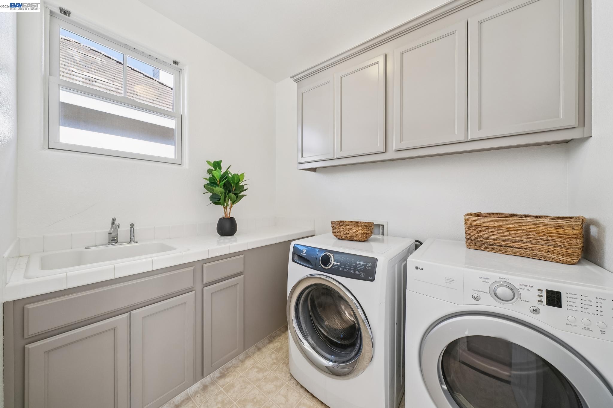 220 Hollister Avenue