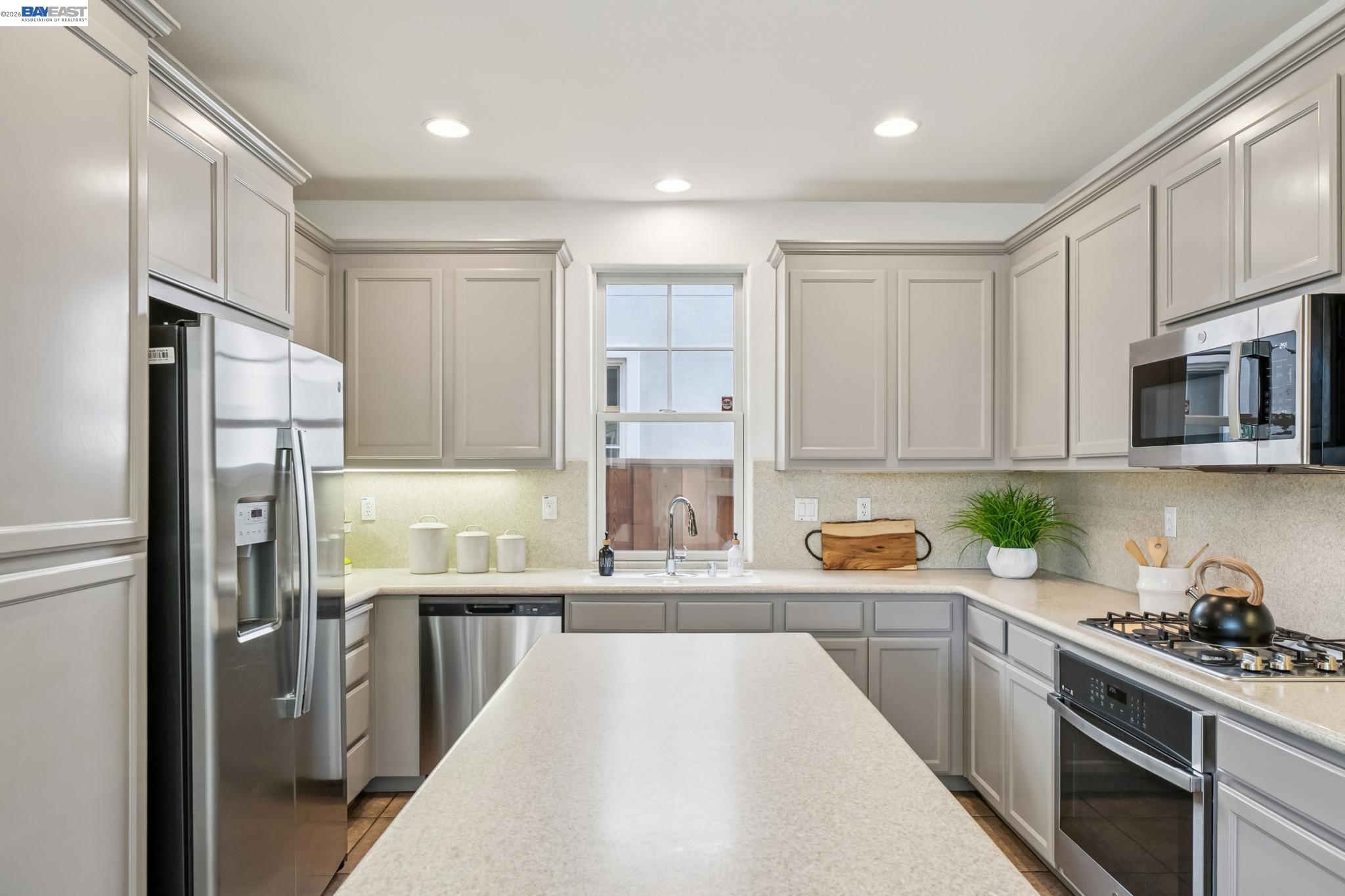 220 Hollister Avenue