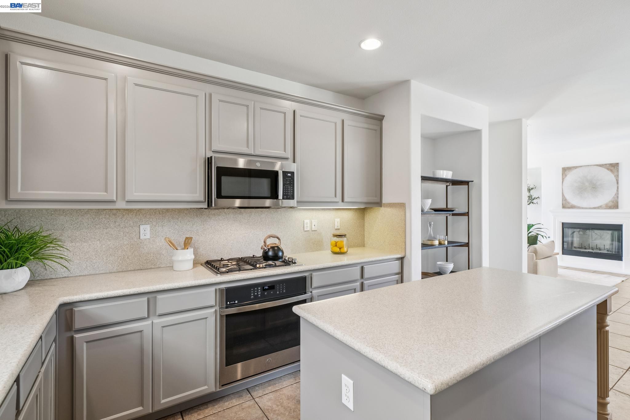 220 Hollister Avenue